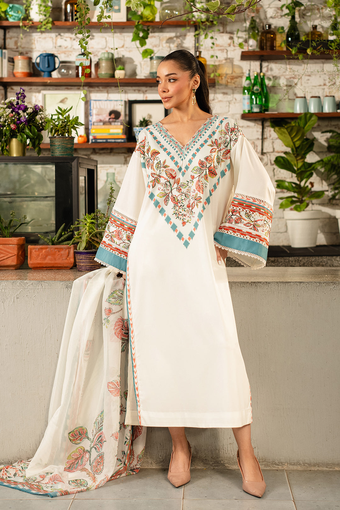 https://cdn.shopify.com/s/files/1/0611/8585/1568/files/W.SS25.439.T-1.jpg?v=1745561270