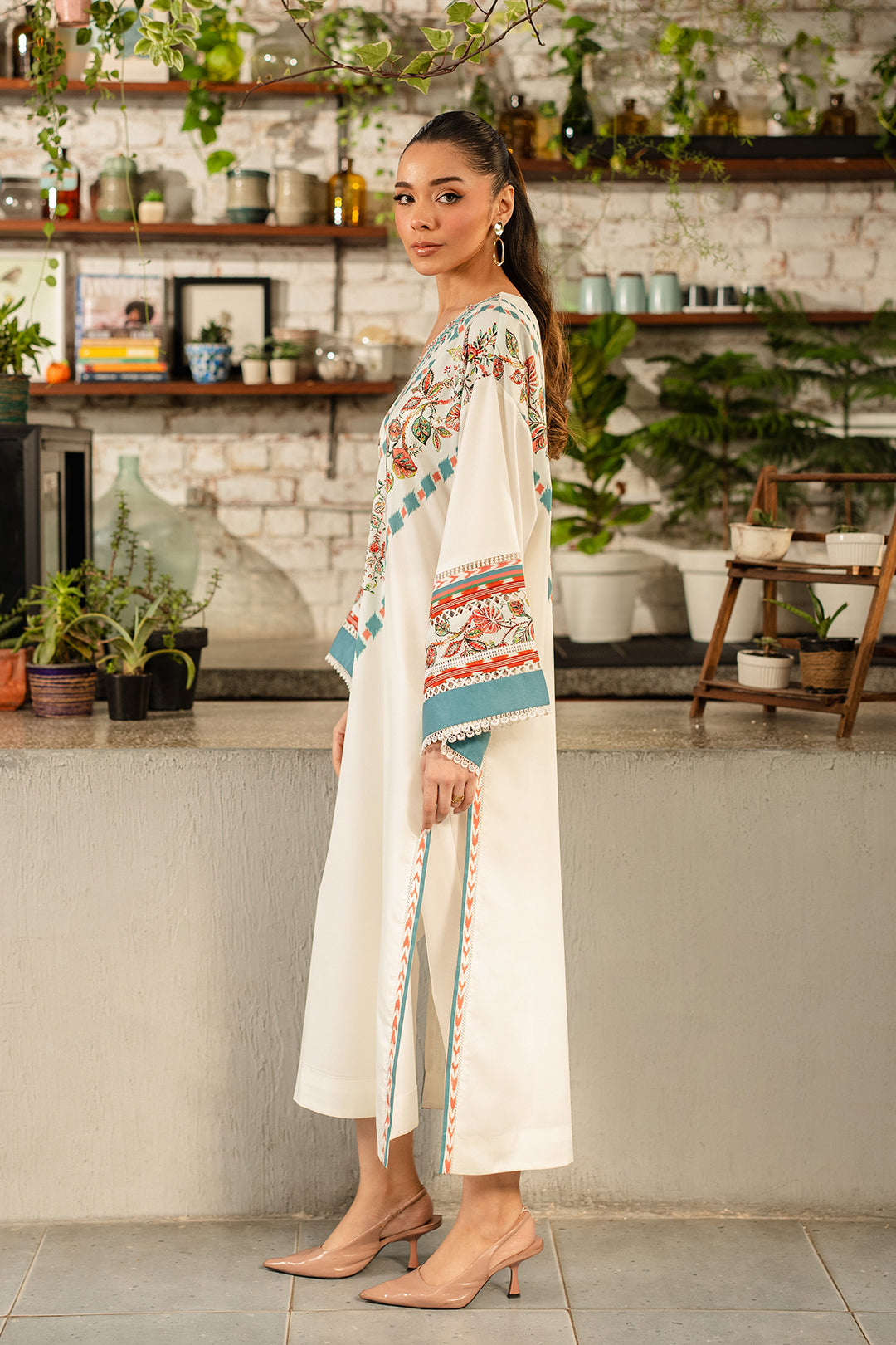 https://cdn.shopify.com/s/files/1/0611/8585/1568/files/W.SS25.439.T-3.jpg?v=1745561270