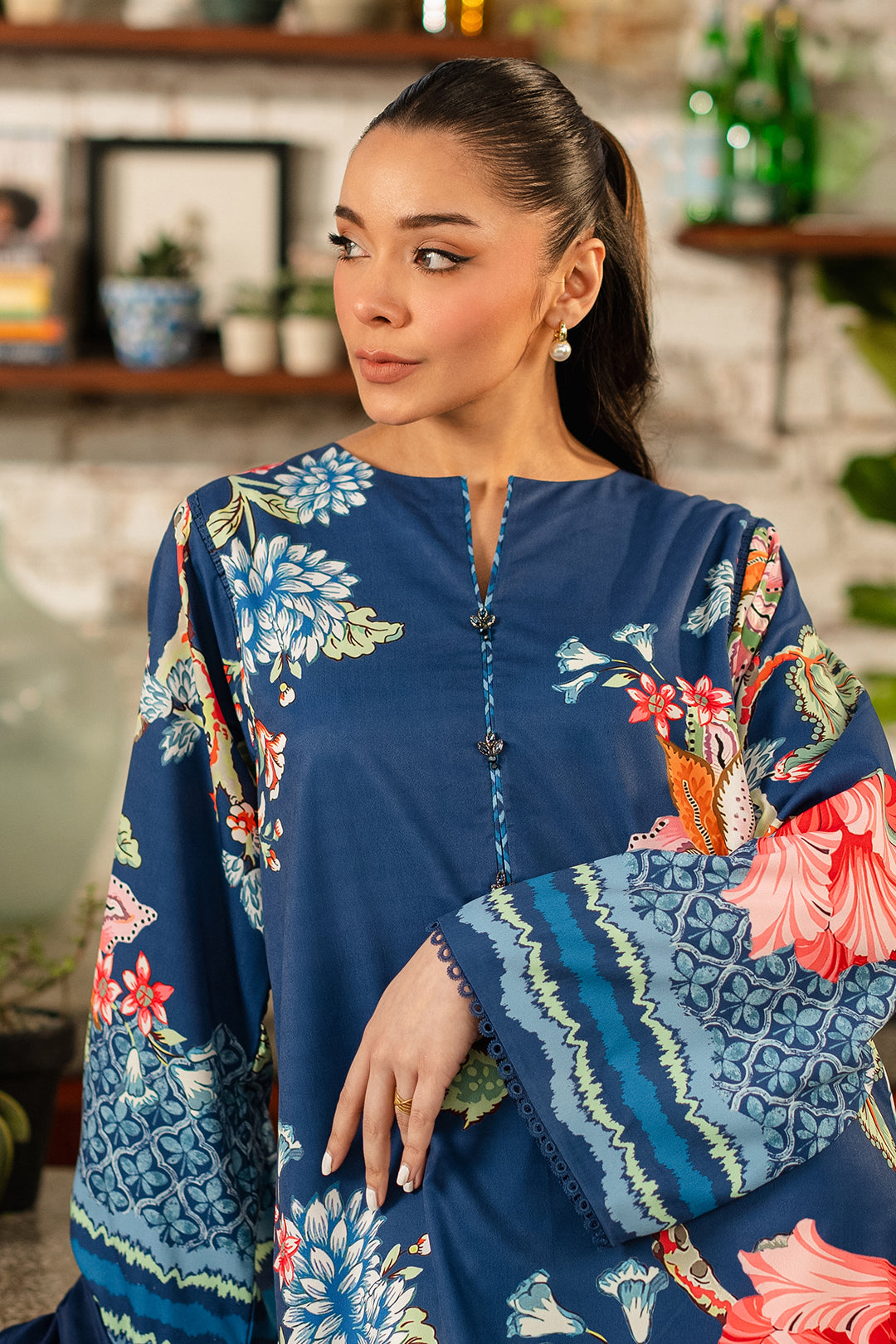https://cdn.shopify.com/s/files/1/0611/8585/1568/files/W.SS25.446.T-2.jpg?v=1745561357