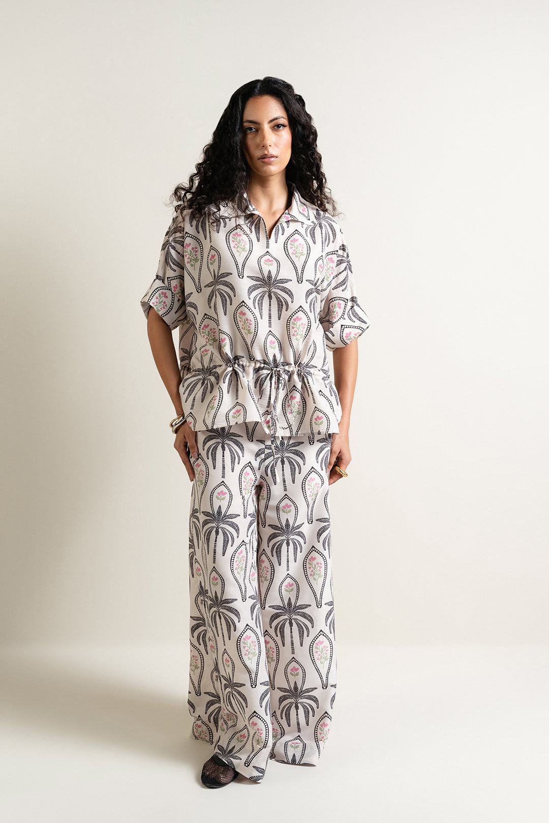 https://cdn.shopify.com/s/files/1/0611/8585/1568/files/W.SS25.509.T-1.jpg?v=1750937934