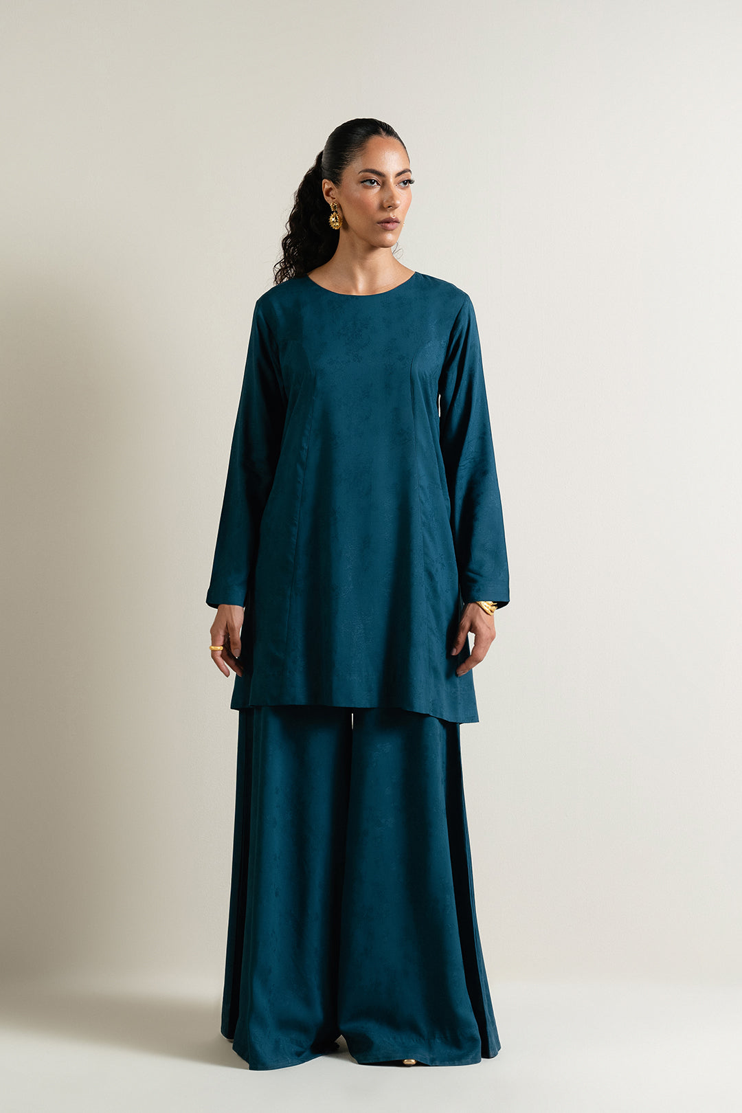 https://cdn.shopify.com/s/files/1/0611/8585/1568/files/W.SS25.519.T-1.jpg?v=1750939325