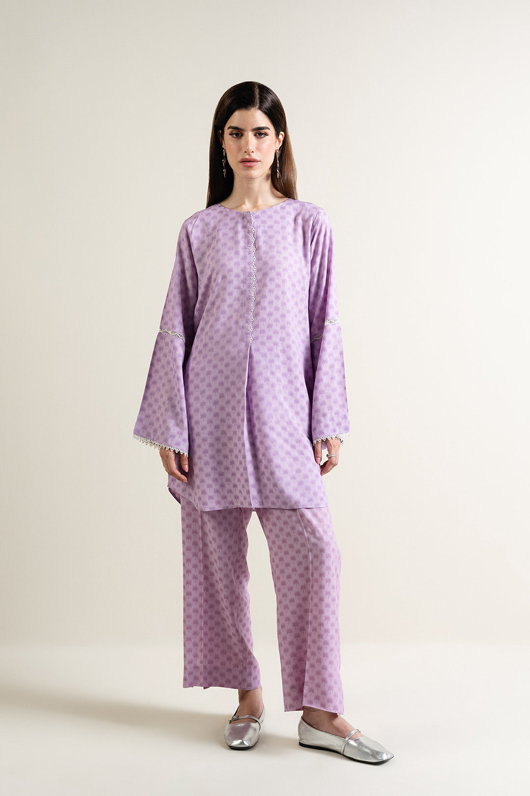 https://cdn.shopify.com/s/files/1/0611/8585/1568/files/W.SS25.537.T-1.jpg?v=1750939431