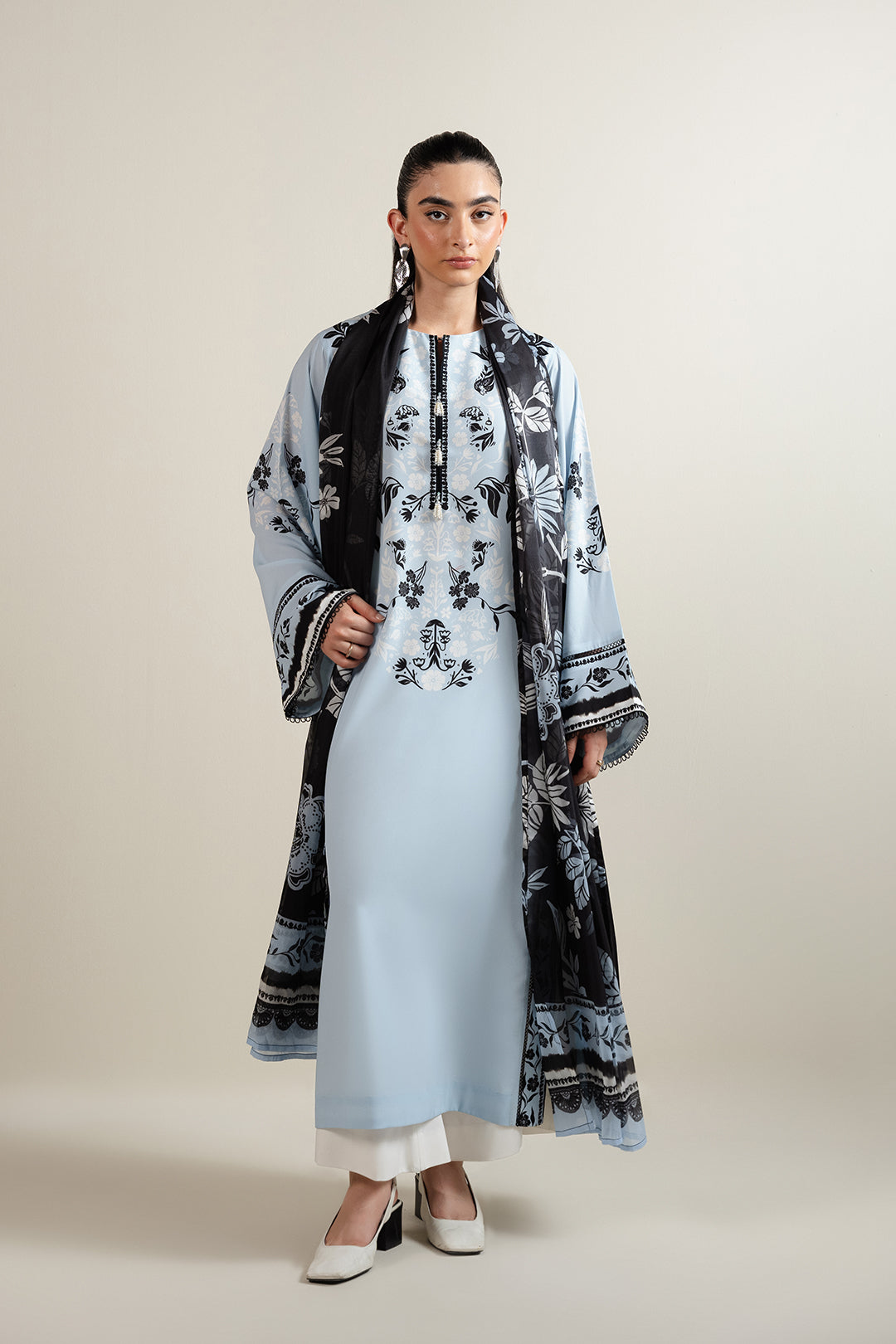 https://cdn.shopify.com/s/files/1/0611/8585/1568/files/W.SS25.576.T-3.jpg?v=1751611132