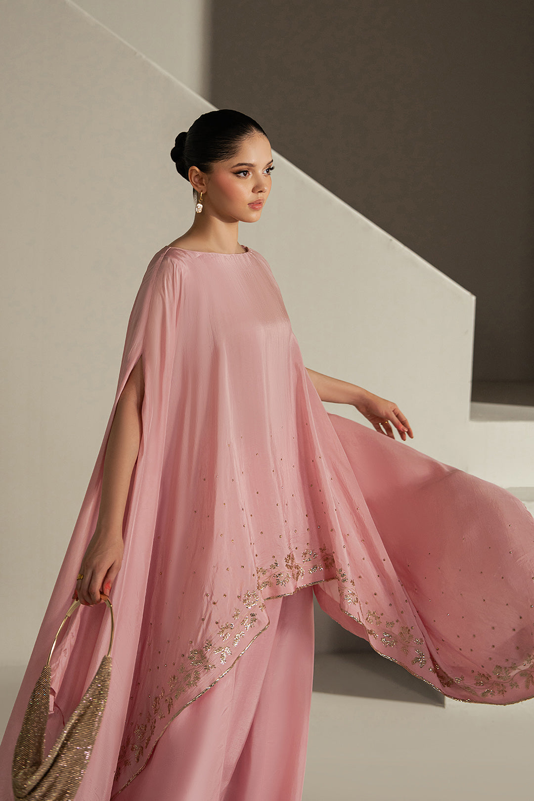 https://cdn.shopify.com/s/files/1/0611/8585/1568/files/W.SS25.702.T-3.jpg?v=1755245042