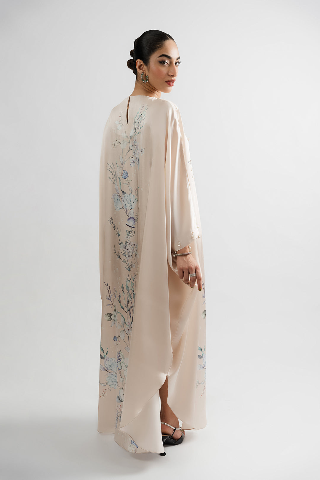 https://cdn.shopify.com/s/files/1/0611/8585/1568/files/W.SS25.851.T-4.jpg?v=1757056680