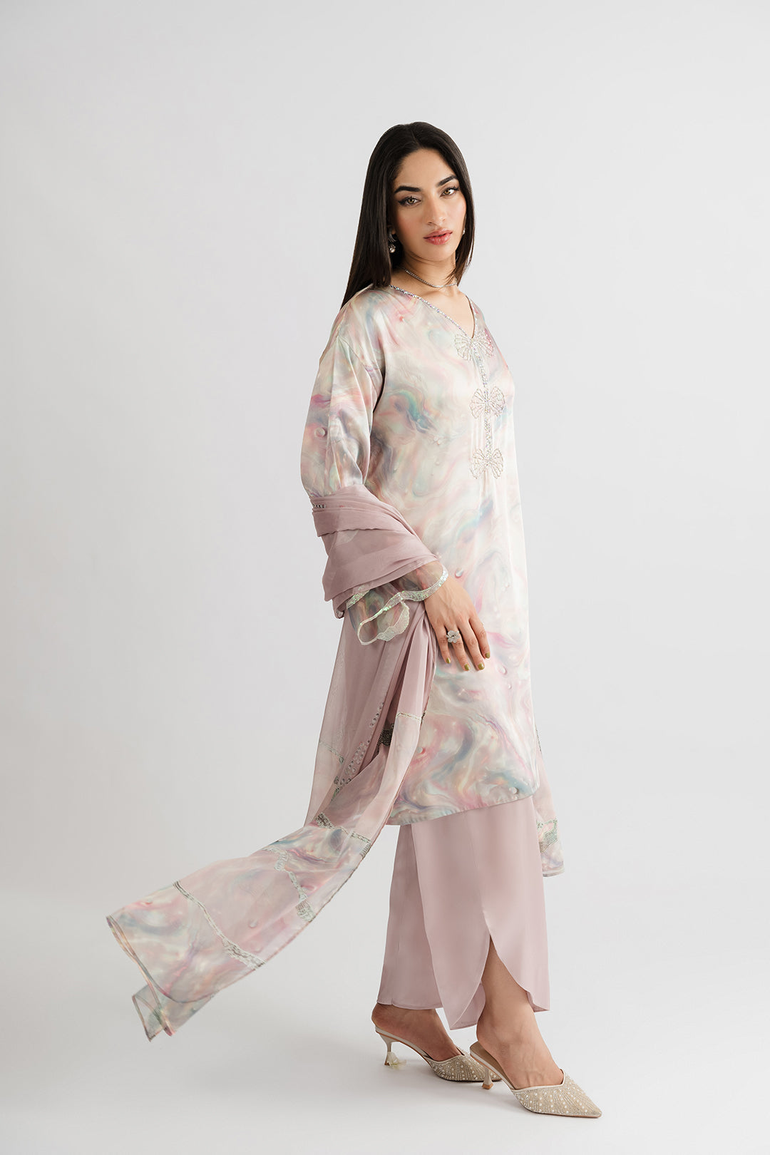 https://cdn.shopify.com/s/files/1/0611/8585/1568/files/W.SS25.918.T-3.jpg?v=1757056894