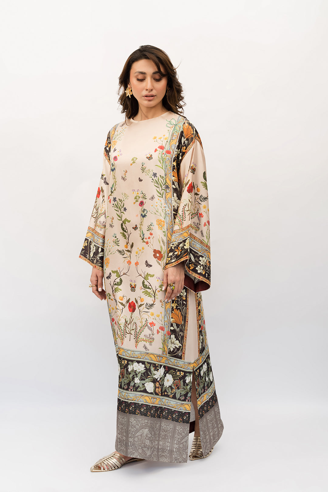https://cdn.shopify.com/s/files/1/0611/8585/1568/files/W.SS25.931.T-3.jpg?v=1758802957