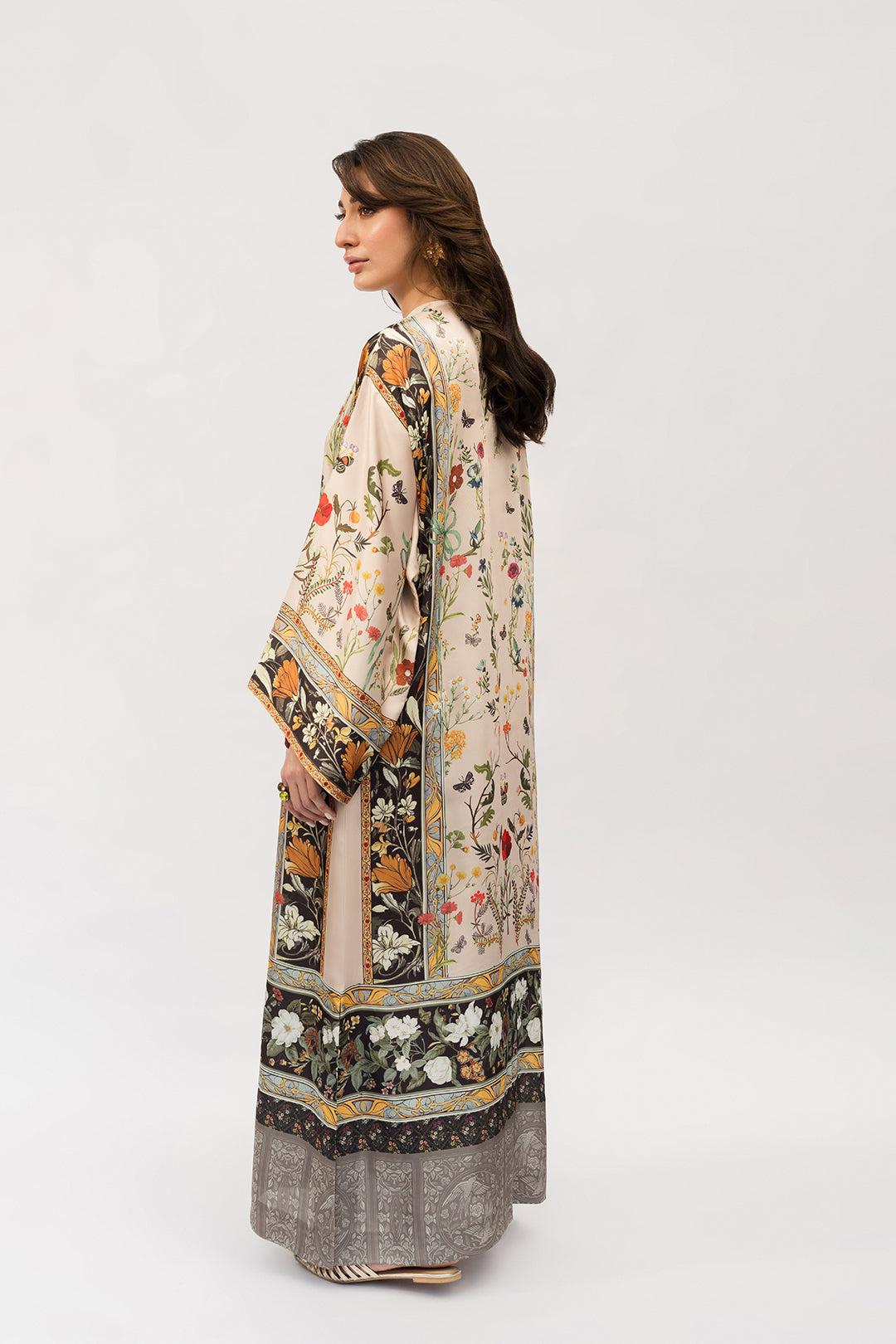 https://cdn.shopify.com/s/files/1/0611/8585/1568/files/W.SS25.931.T-4.jpg?v=1758802957