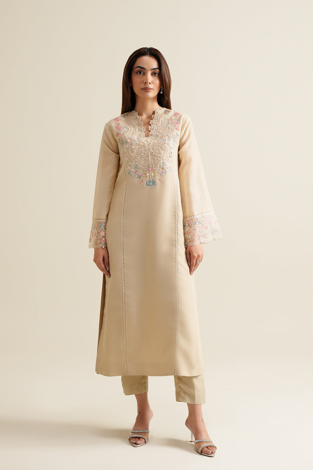 https://cdn.shopify.com/s/files/1/0611/8585/1568/files/W.SS26.018.T-1_1e659318-ad55-4145-a549-66a07e2baed4.jpg?v=1770966543