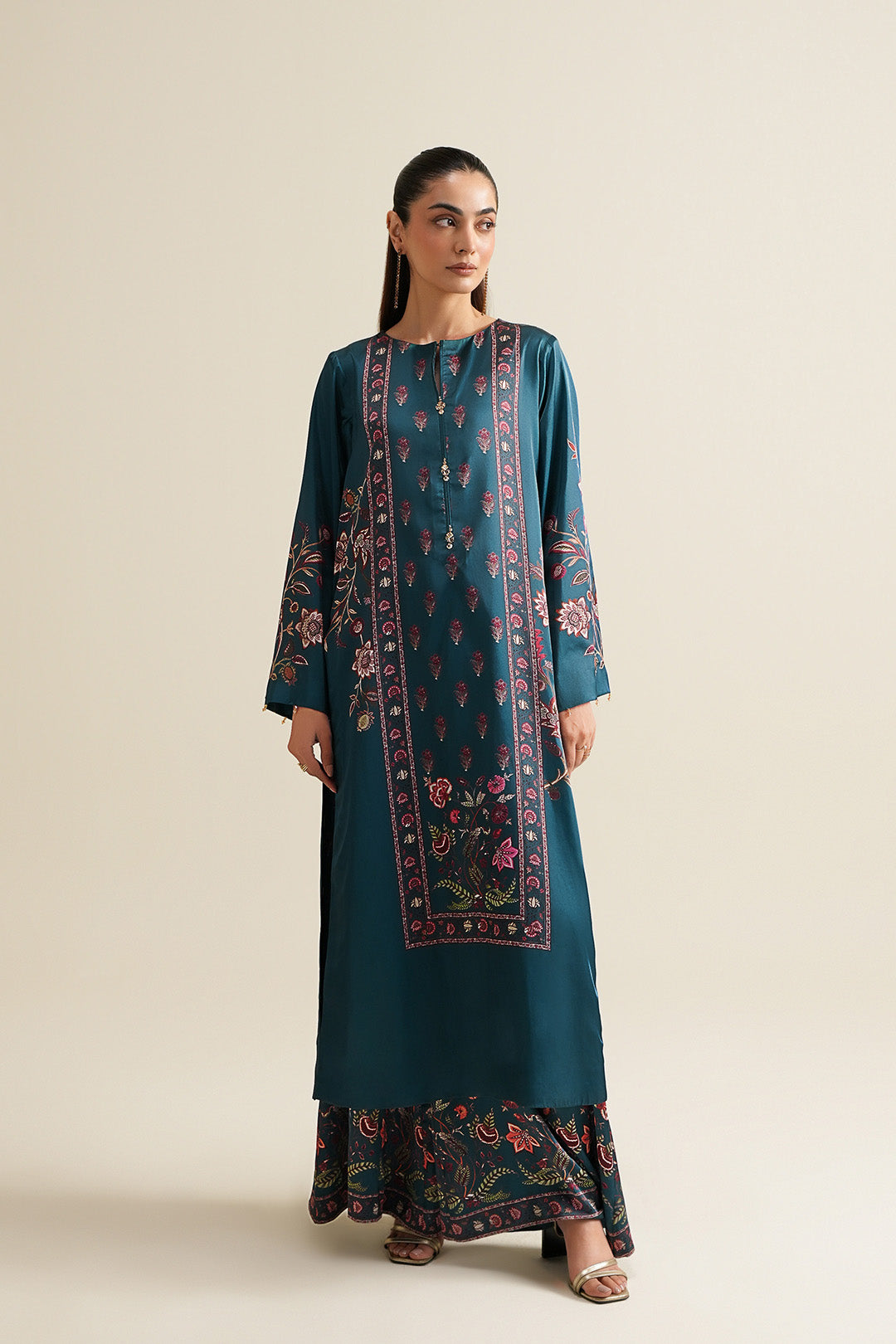 https://cdn.shopify.com/s/files/1/0611/8585/1568/files/W.SS26.038.T-1.jpg?v=1770900735