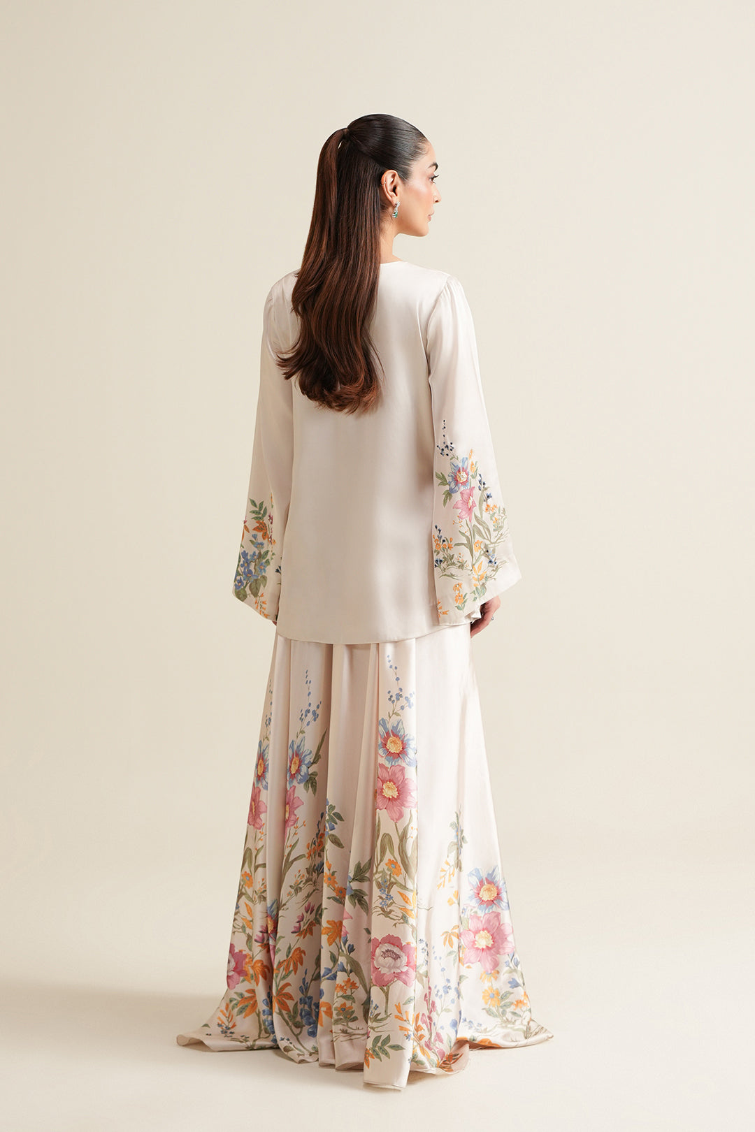https://cdn.shopify.com/s/files/1/0611/8585/1568/files/W.SS26.098.T-6.jpg?v=1772106680
