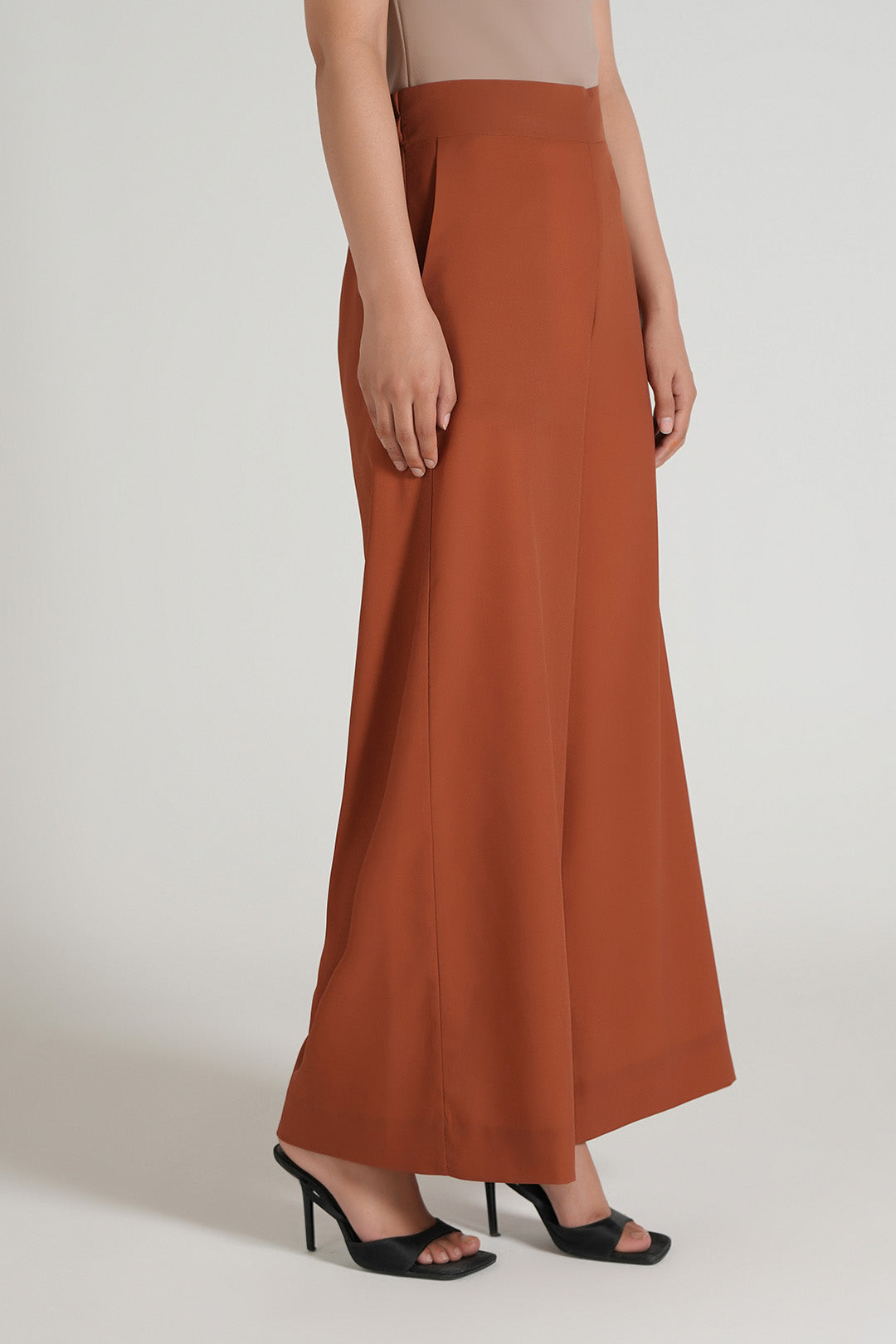 https://cdn.shopify.com/s/files/1/0611/8585/1568/files/W.SS26.170.P-1.jpg?v=1777023422