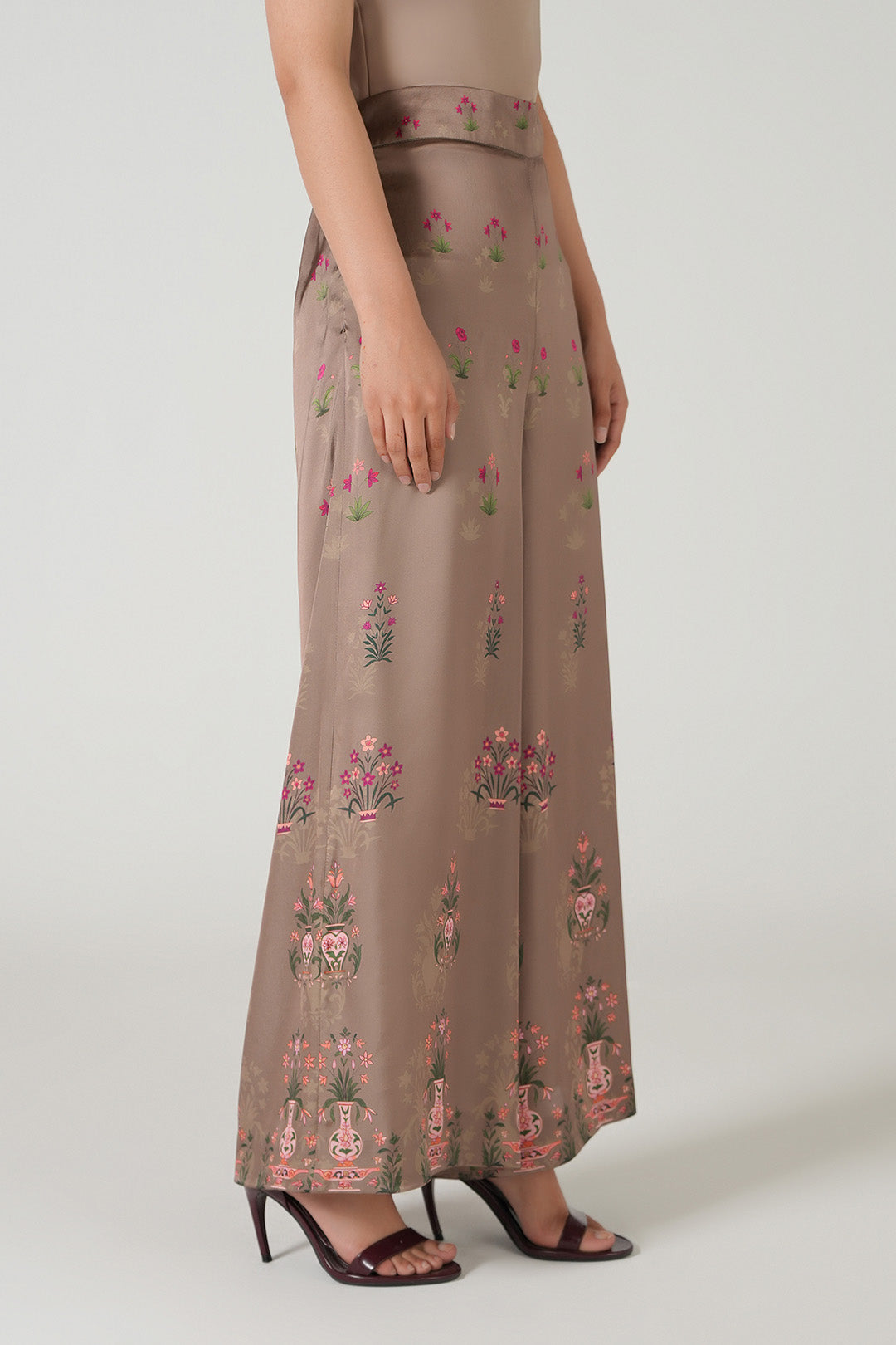 https://cdn.shopify.com/s/files/1/0611/8585/1568/files/W.SS26.173.P-2.jpg?v=1777023516