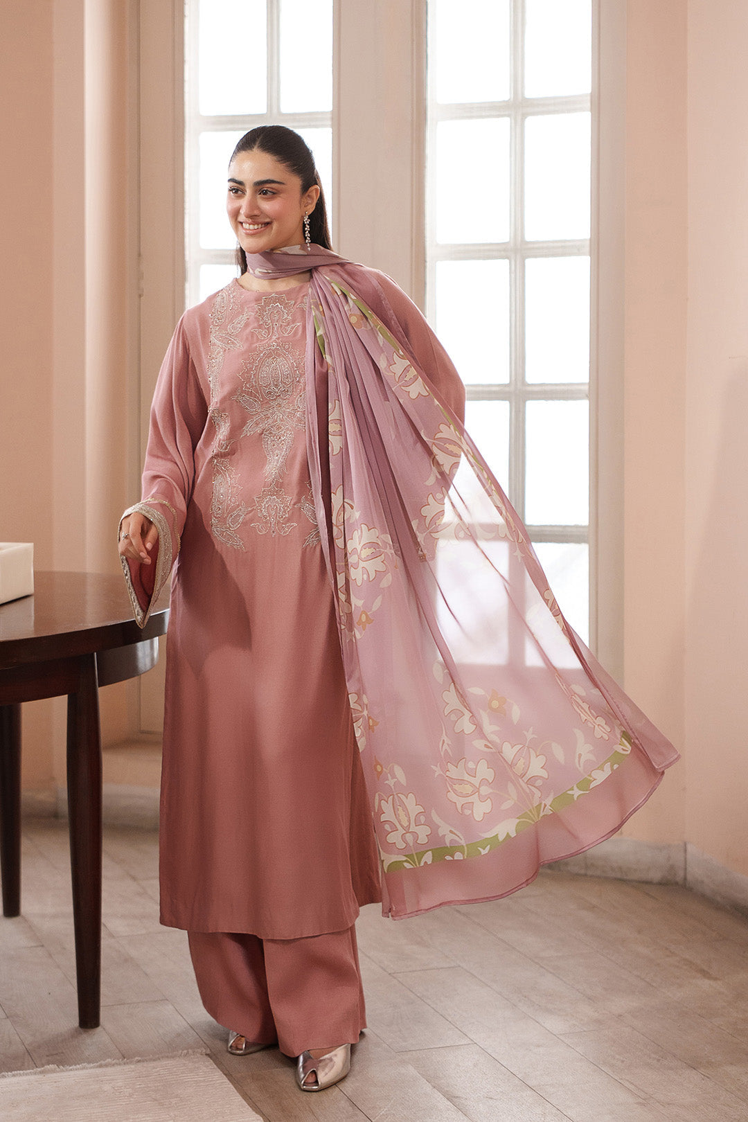 https://cdn.shopify.com/s/files/1/0611/8585/1568/files/W.SS26.188.T-1.jpg?v=1777023661