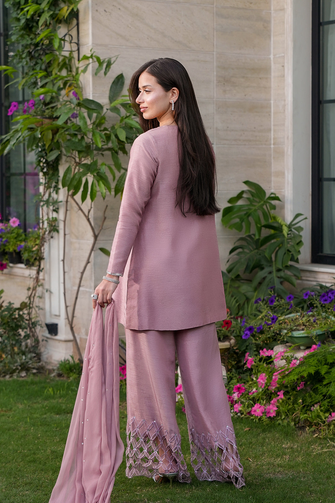 https://cdn.shopify.com/s/files/1/0611/8585/1568/files/W.SS26.202.T-4.jpg?v=1778133583