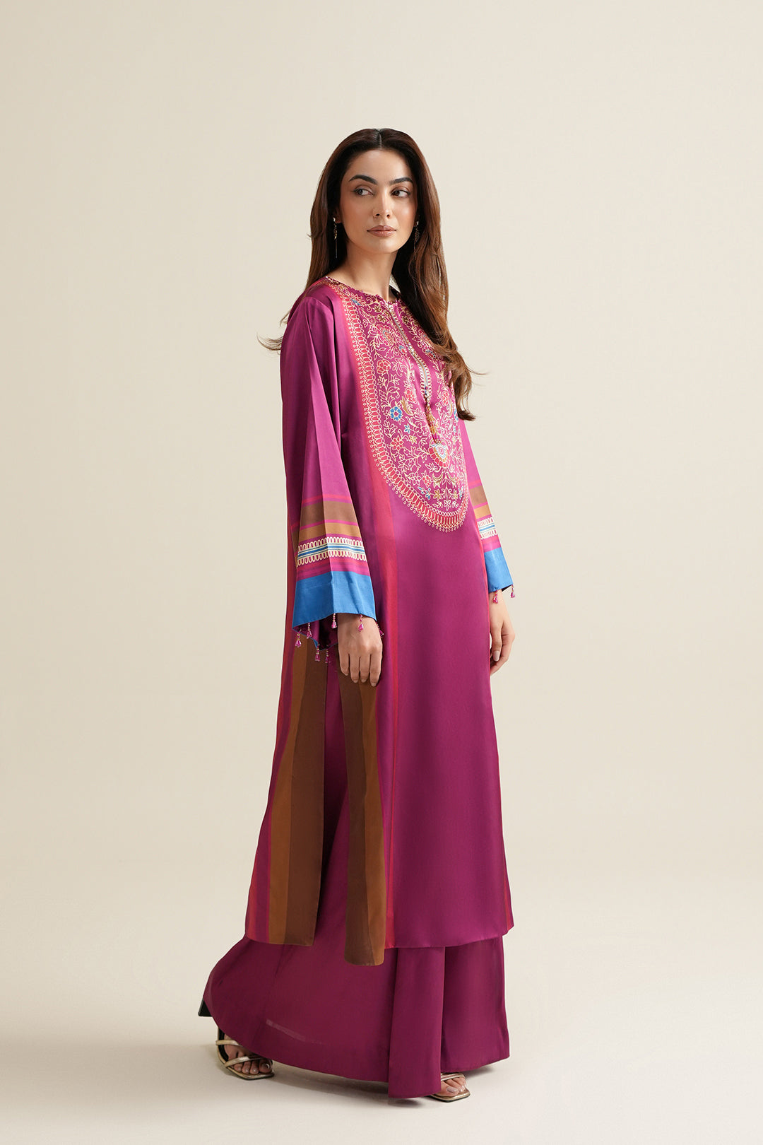https://cdn.shopify.com/s/files/1/0611/8585/1568/files/W.SS26.309.T-3.jpg?v=1770901118