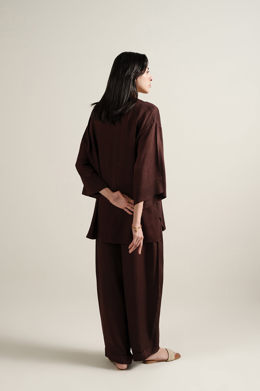 https://cdn.shopify.com/s/files/1/0611/8585/1568/files/W.SS26.365.T-4.jpg?v=1776412402