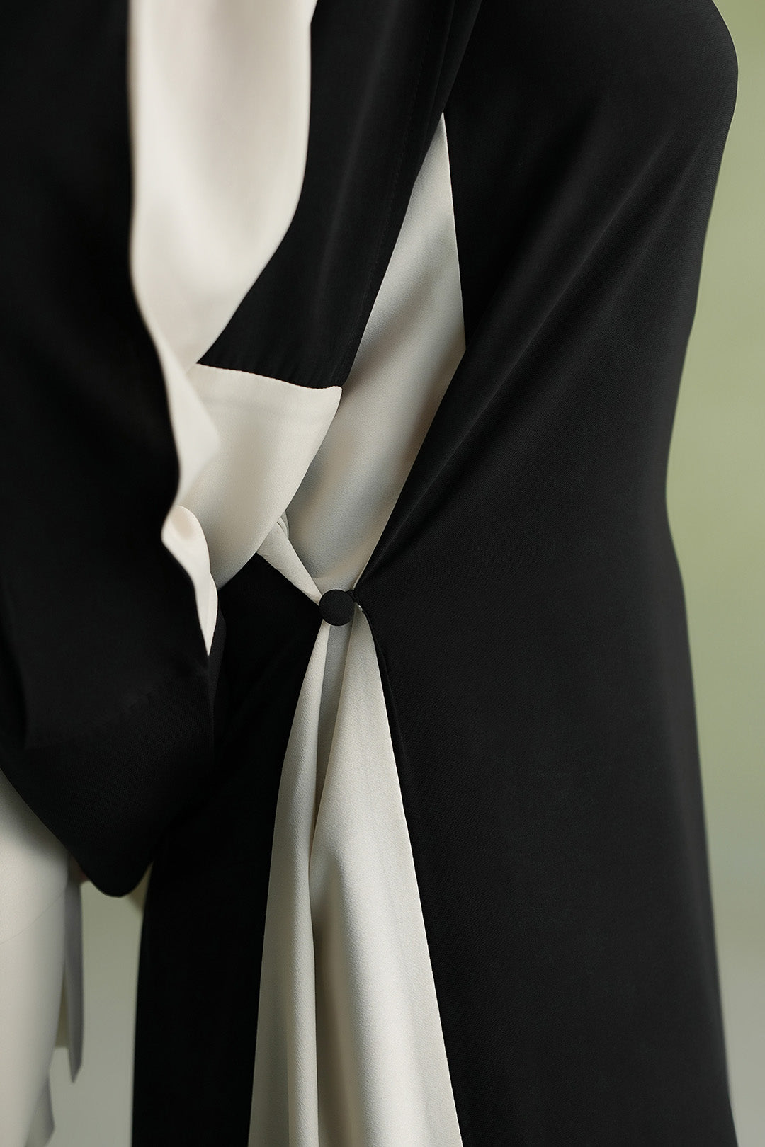 Monochrome Abaya