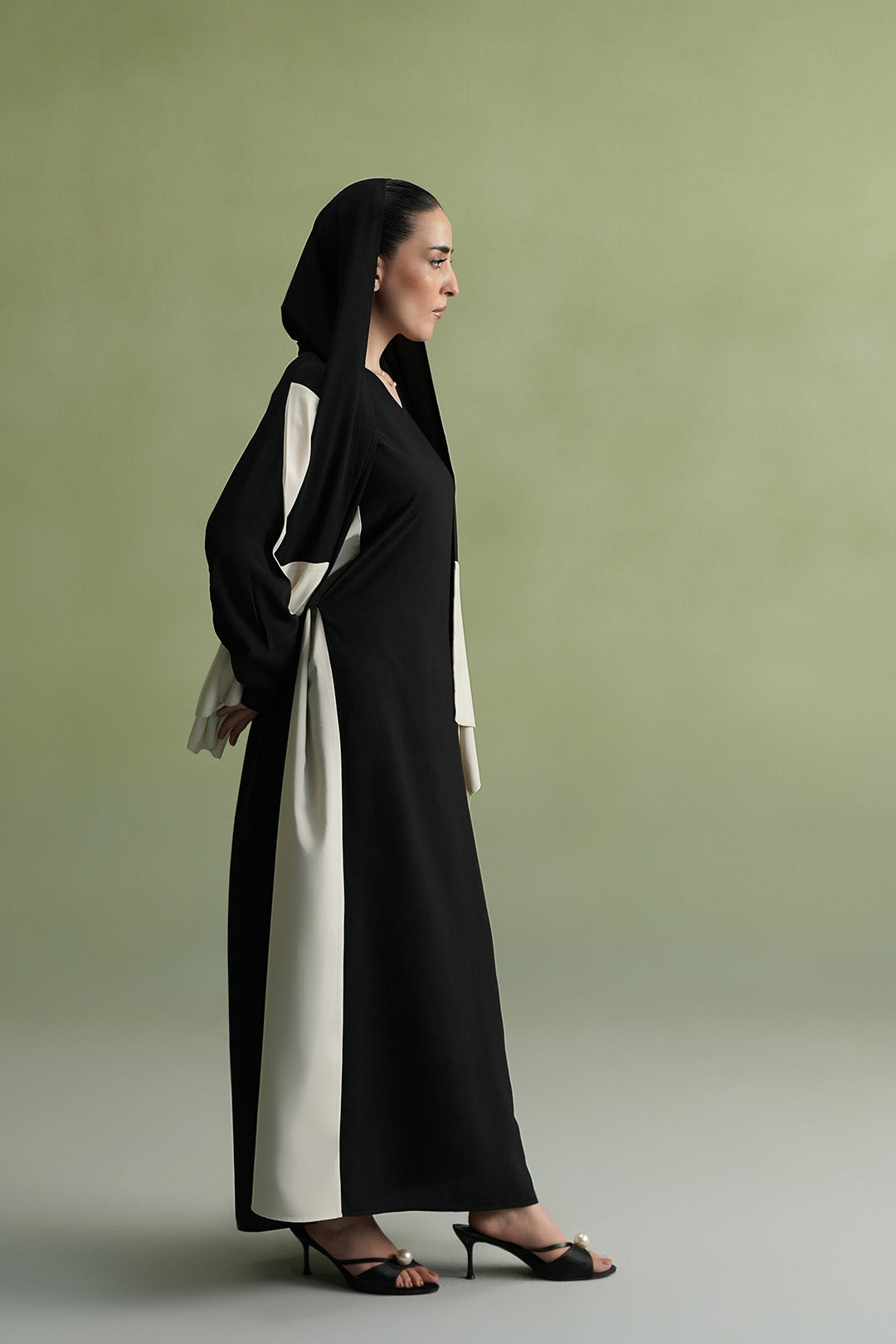 Monochrome Abaya