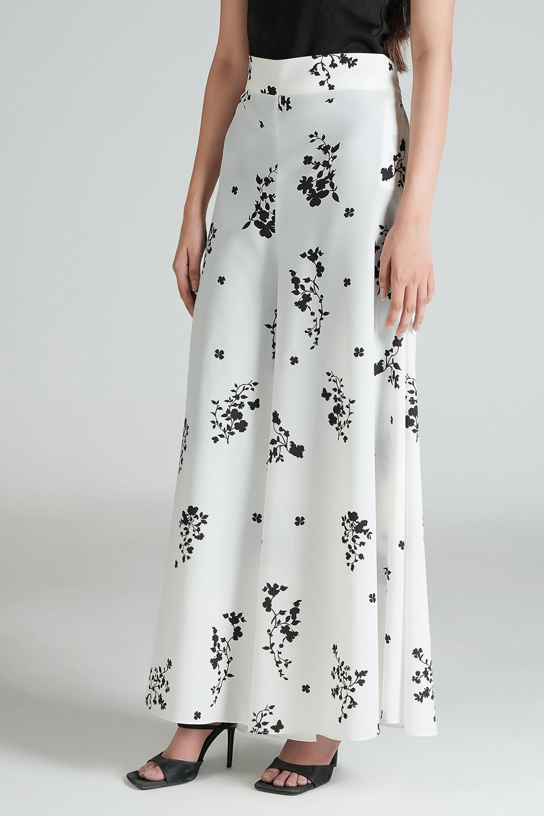 https://cdn.shopify.com/s/files/1/0611/8585/1568/files/W.SS26.524.P-2.jpg?v=1781243749