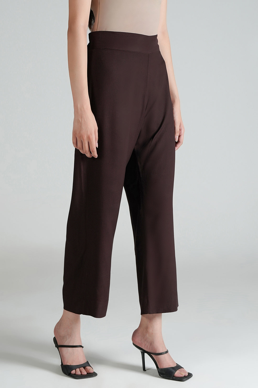 https://cdn.shopify.com/s/files/1/0611/8585/1568/files/W.SS26.556.P-1.jpg?v=1781243797