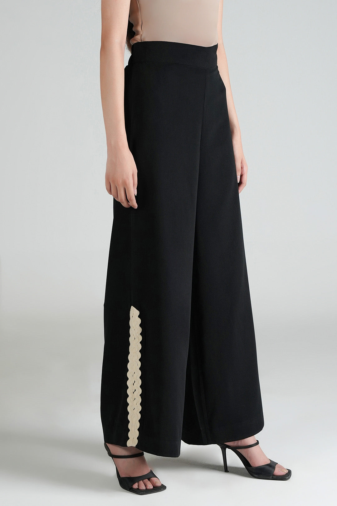 Raveen Pants