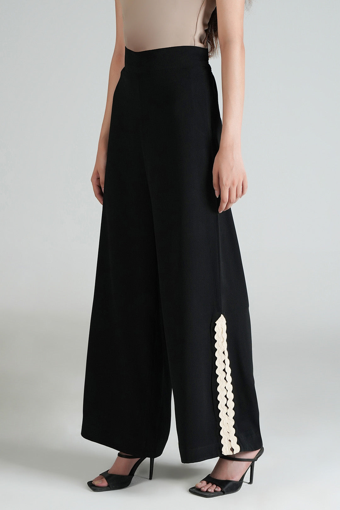 Raveen Pants