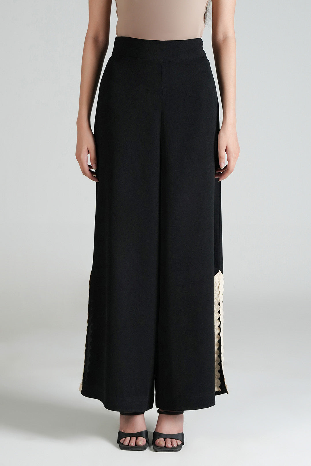 Raveen Pants