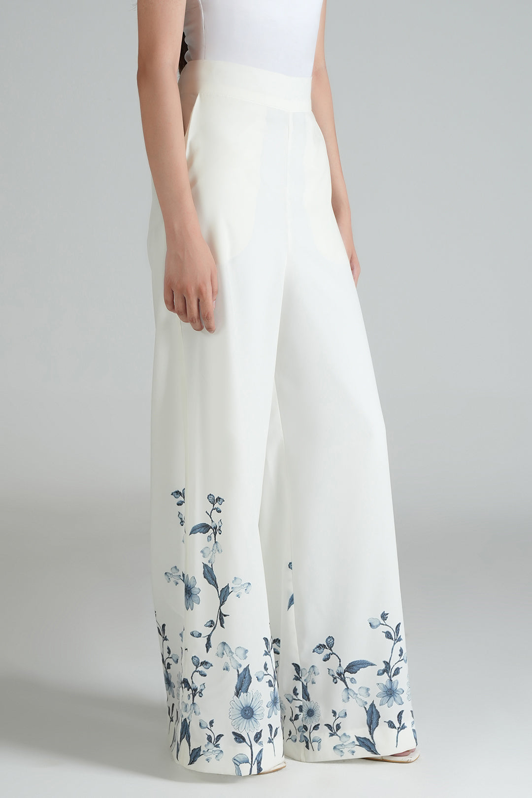 https://cdn.shopify.com/s/files/1/0611/8585/1568/files/W.SS26.574.P-1.jpg?v=1781243843