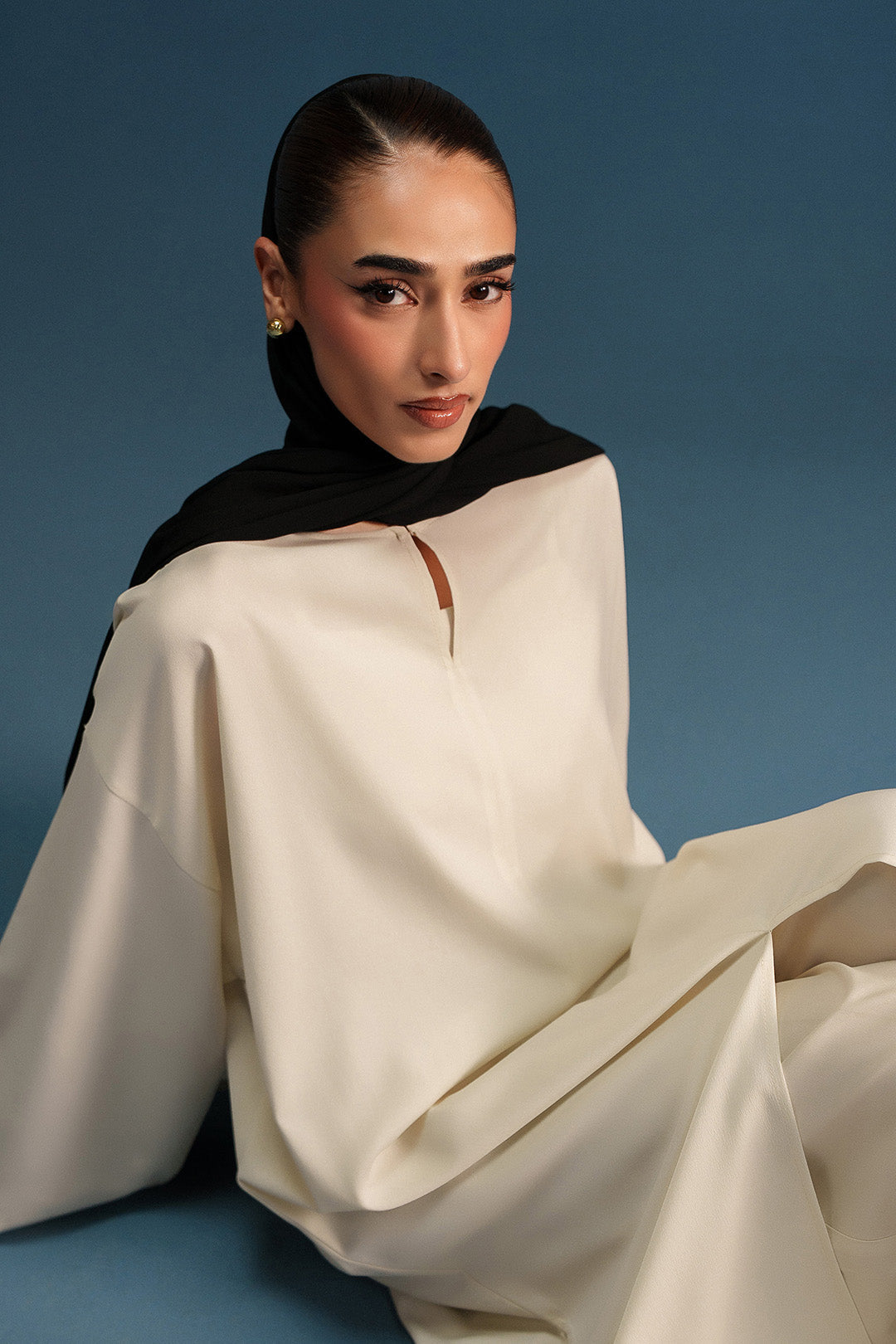 Pearly Swan Abaya