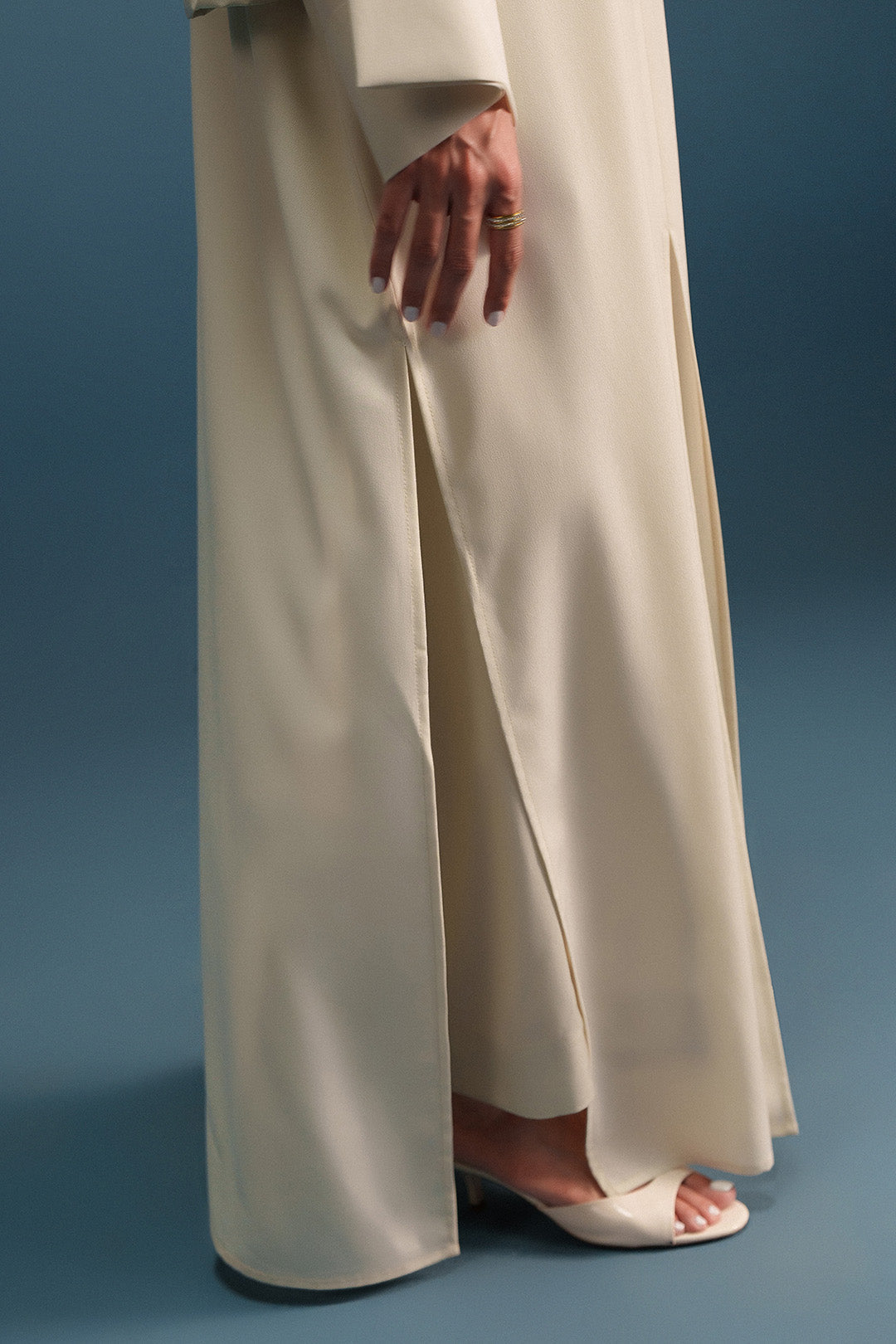 Pearly Swan Abaya