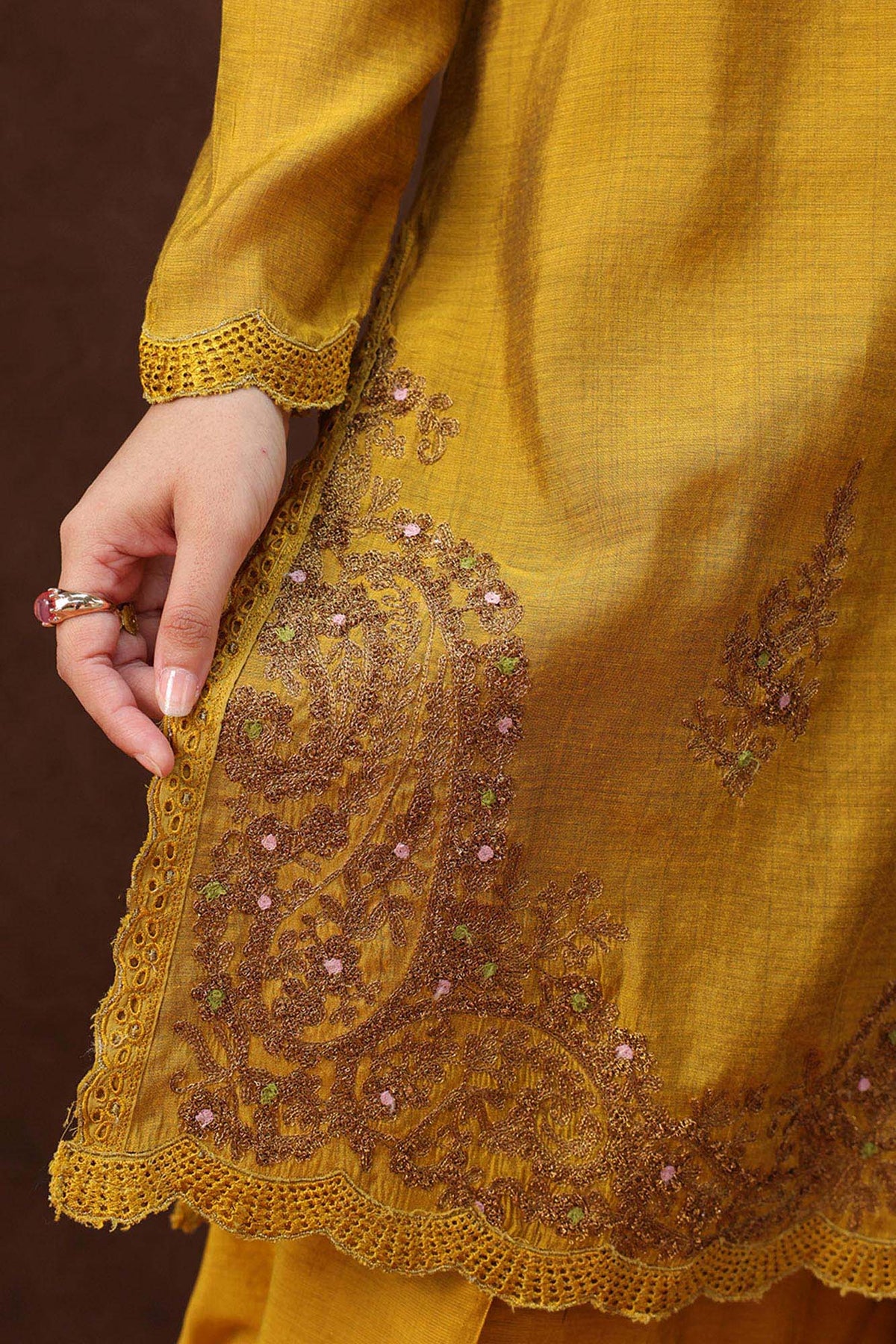 Zar Embroidered Set