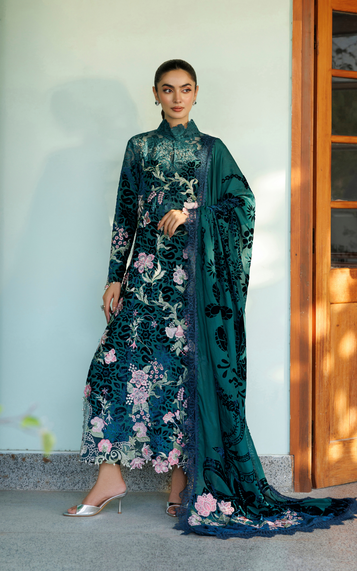 Belle (WLXU-08) | 3pcs Embroidered Stitched Winter