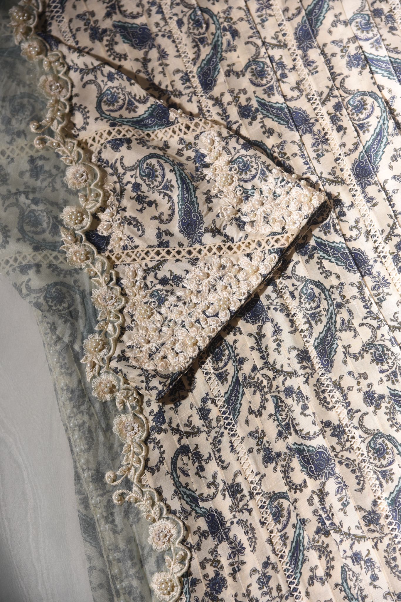 Paisley Amore