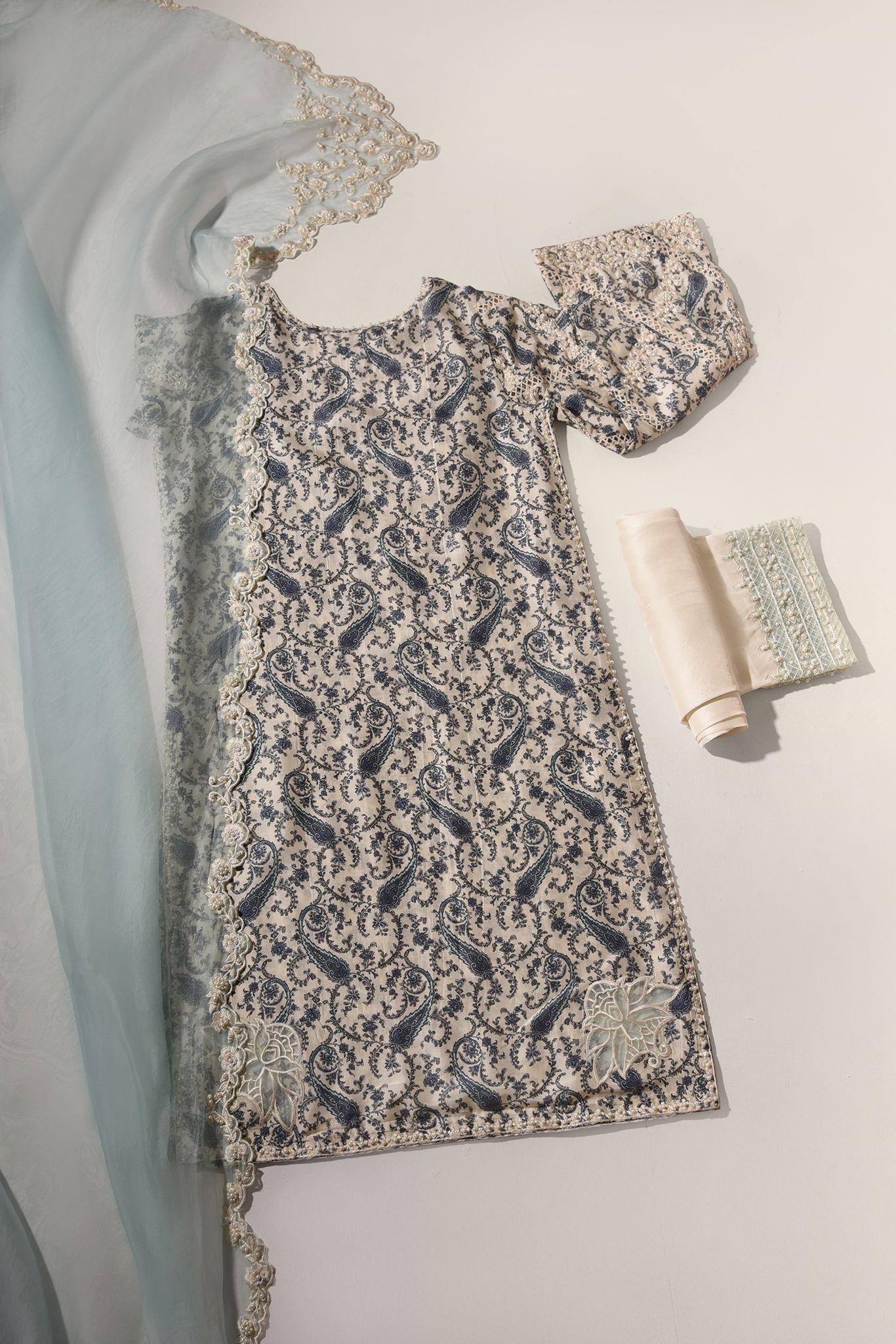 Paisley Amore