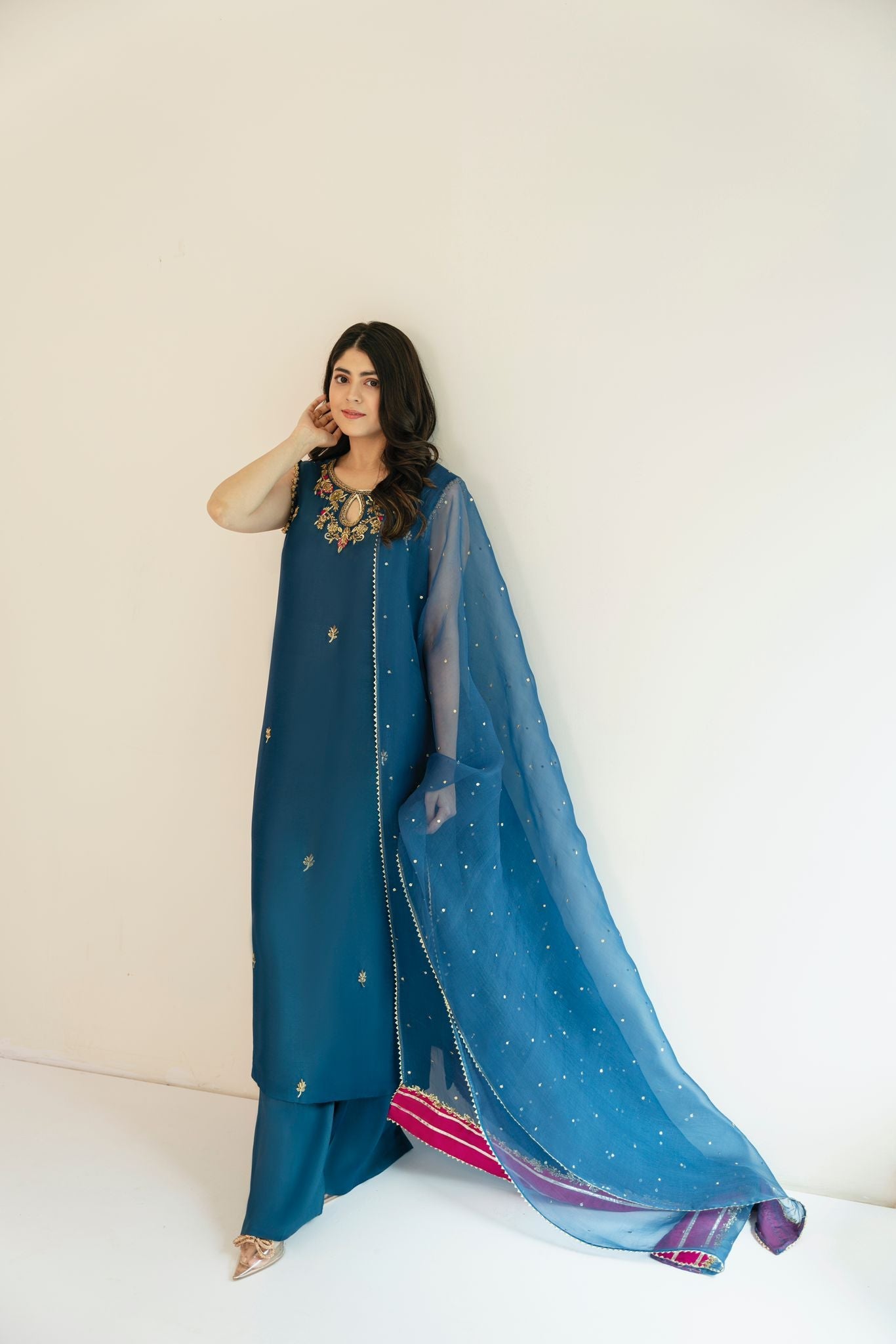 Niru Teal Blue