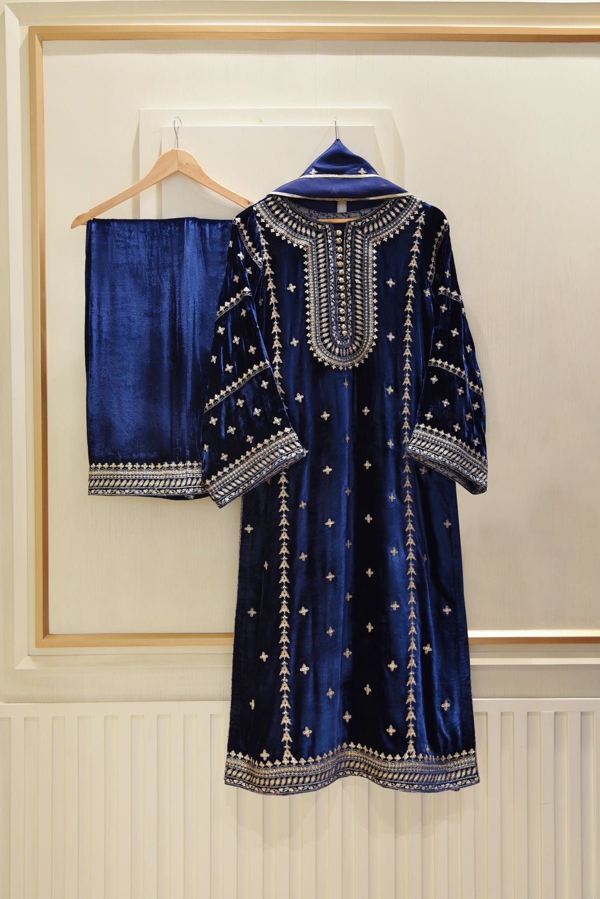 Ashti Navy Velvet - ASHTI-NAVY-VELVET