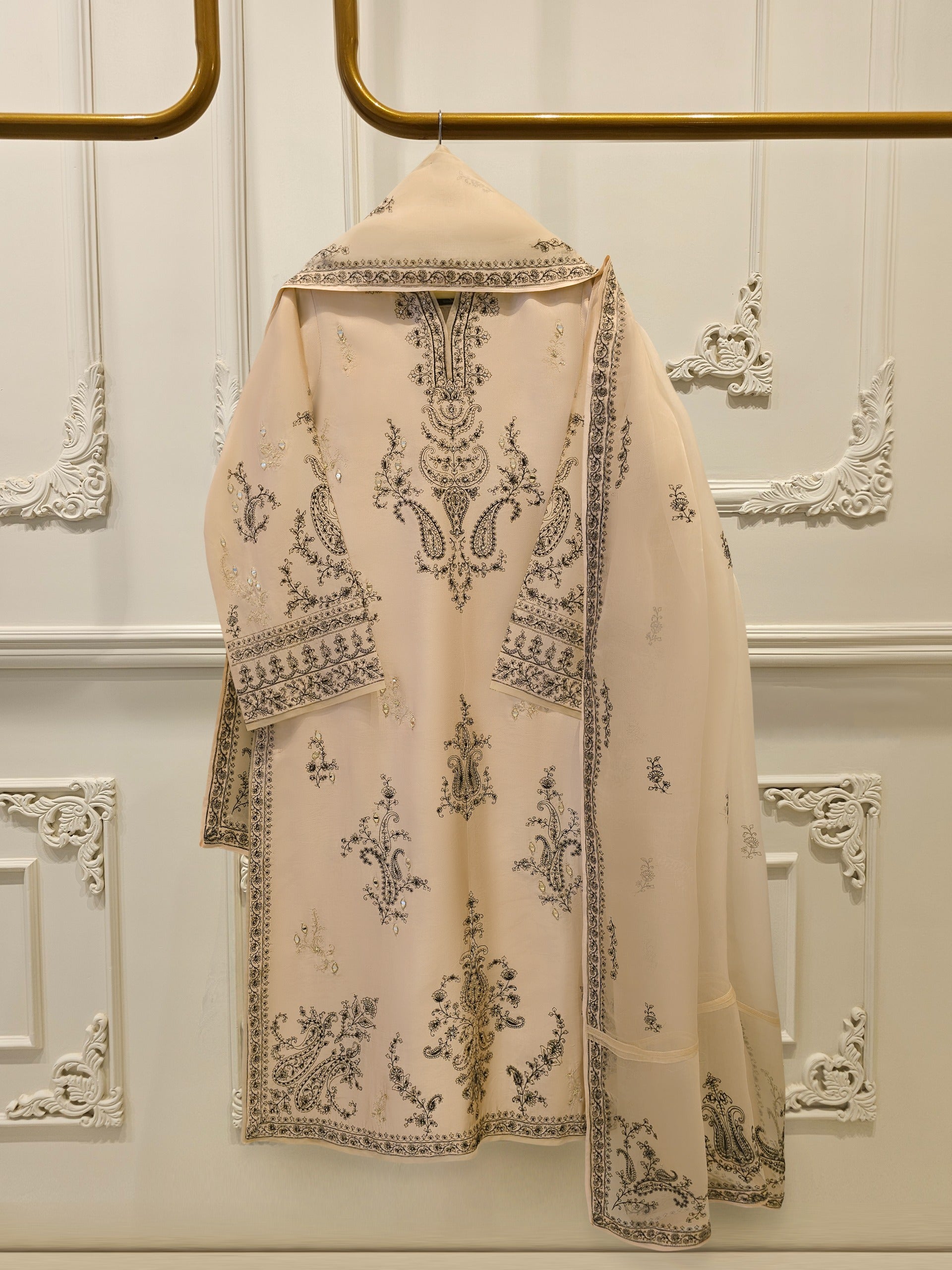 3 Piece- Pure Sheesha Silk Embroidered Suit S114239