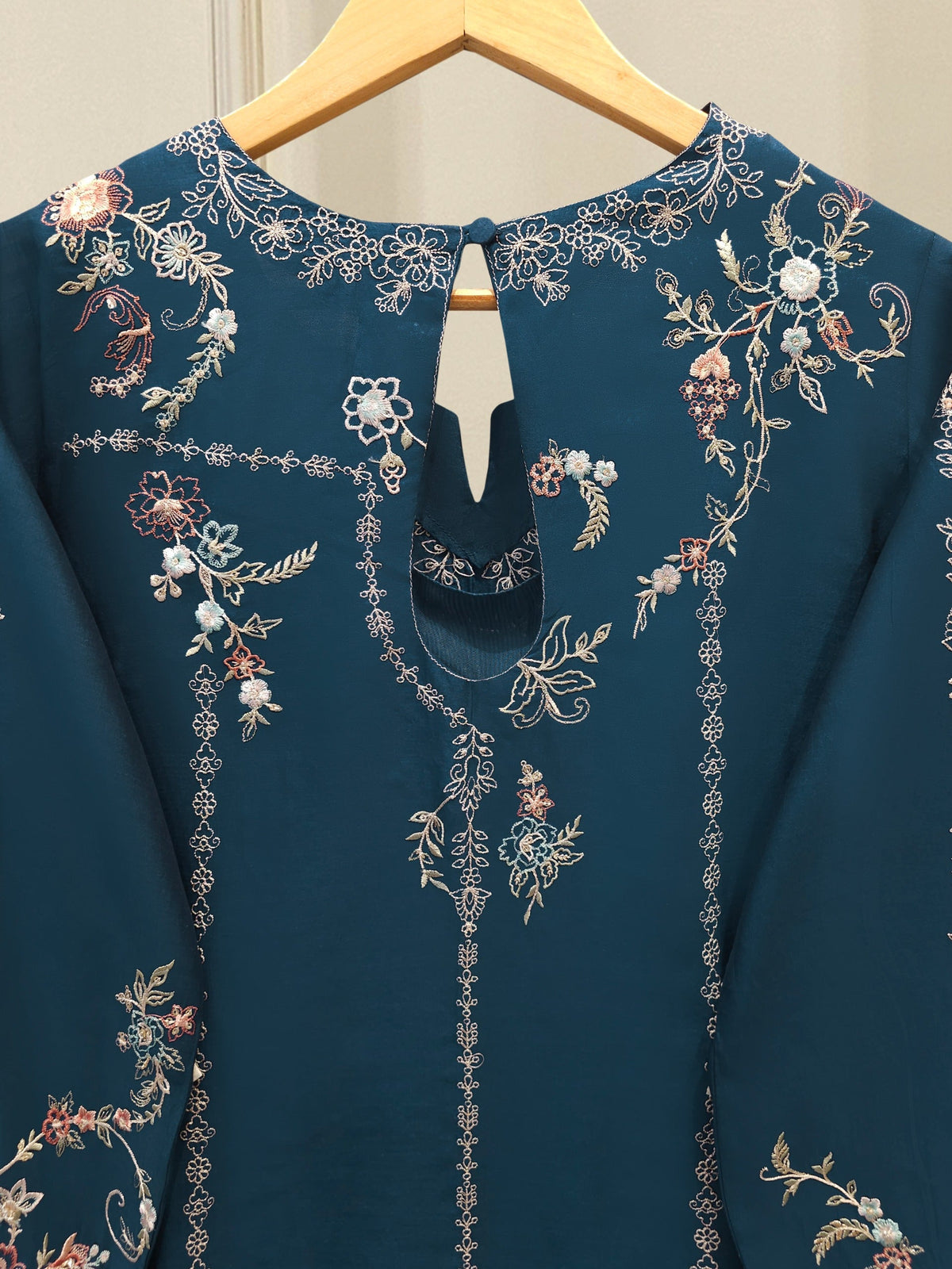 3 Piece - Pure Khaddi Silk Embroidered Suit S114823