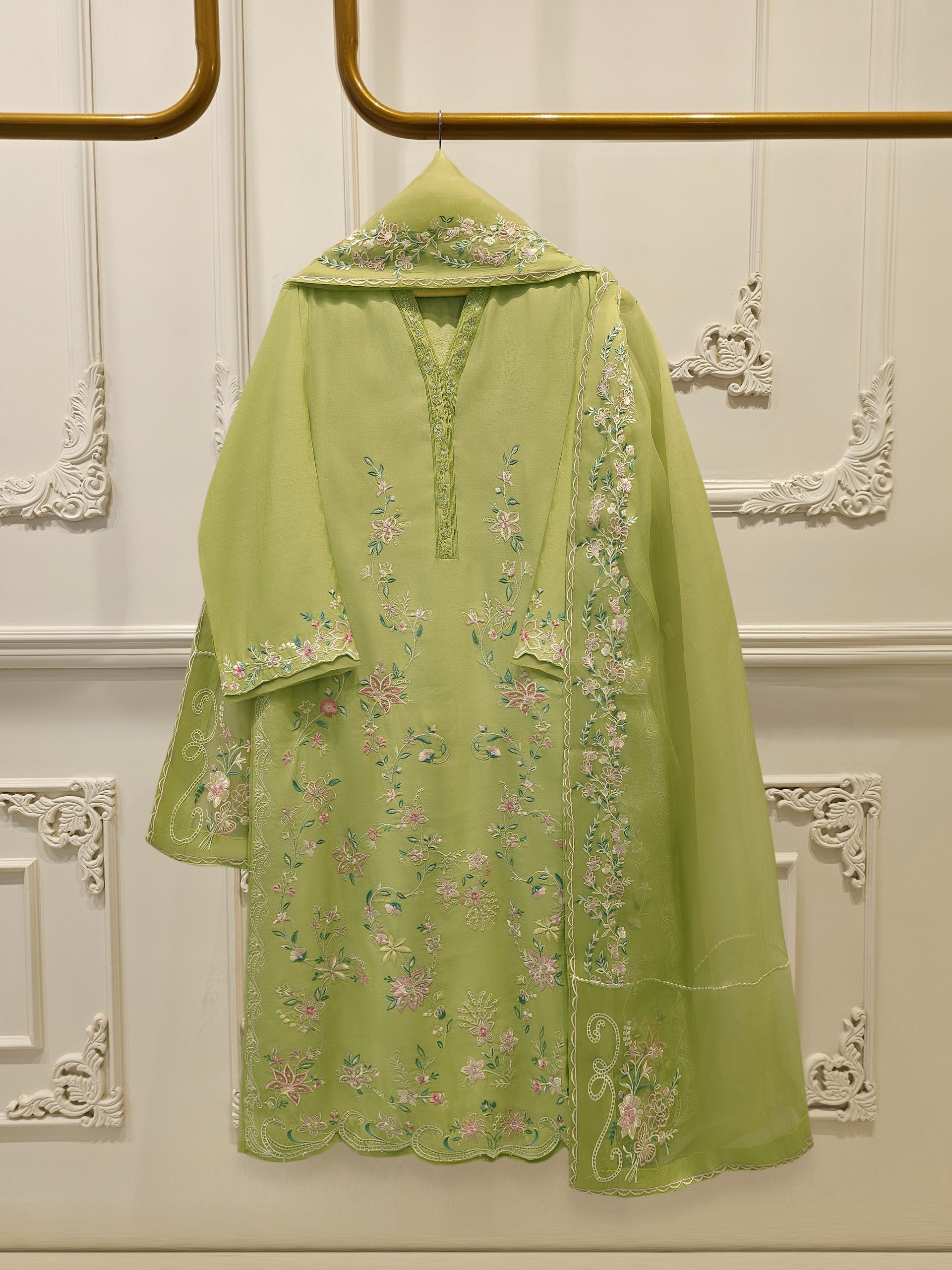 3 Piece - Pure Khaddi Silk Embroidered Suit S115092
