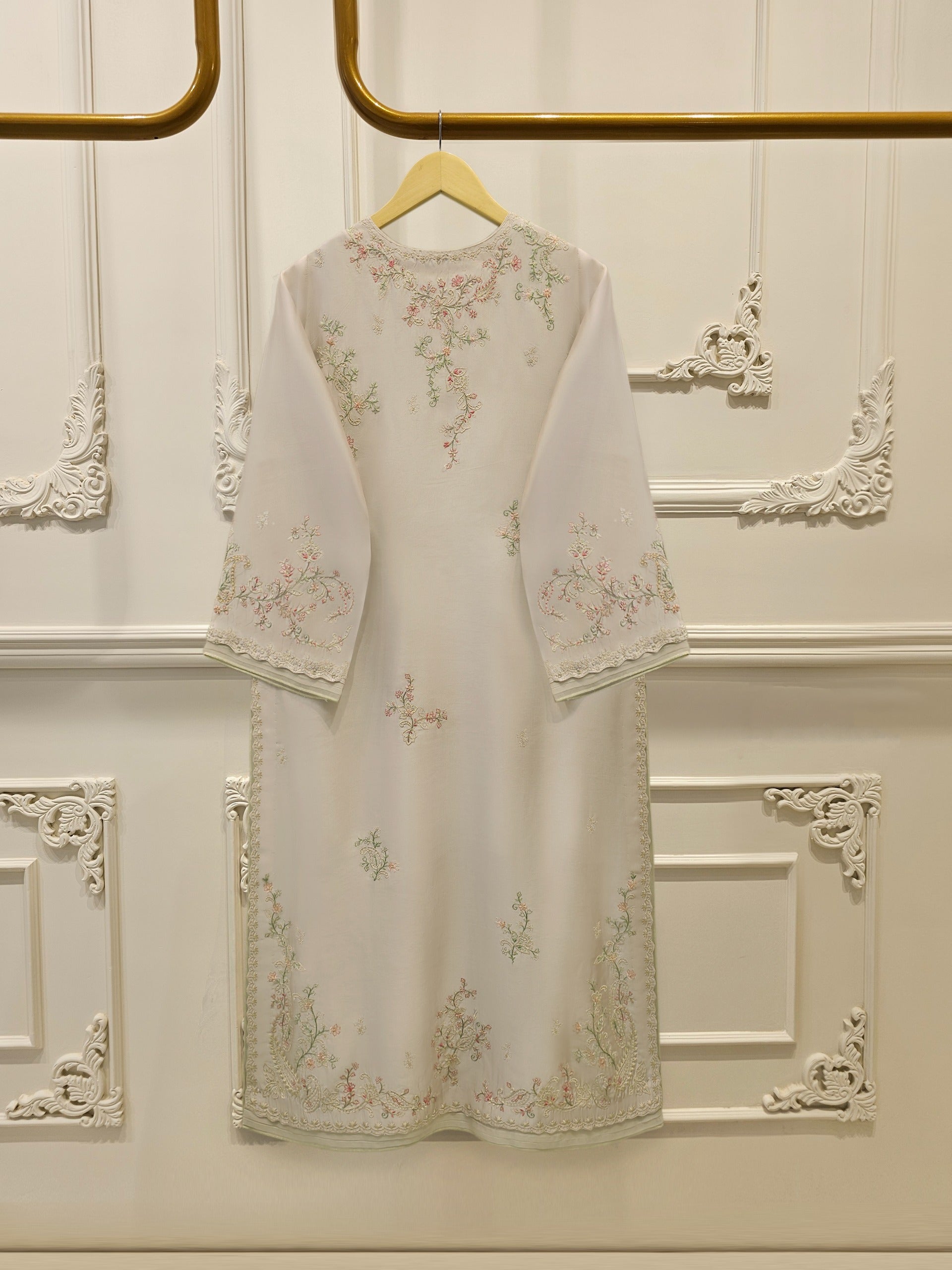 3 Piece- Pure Sheesha Silk Embroidered Suit S115118