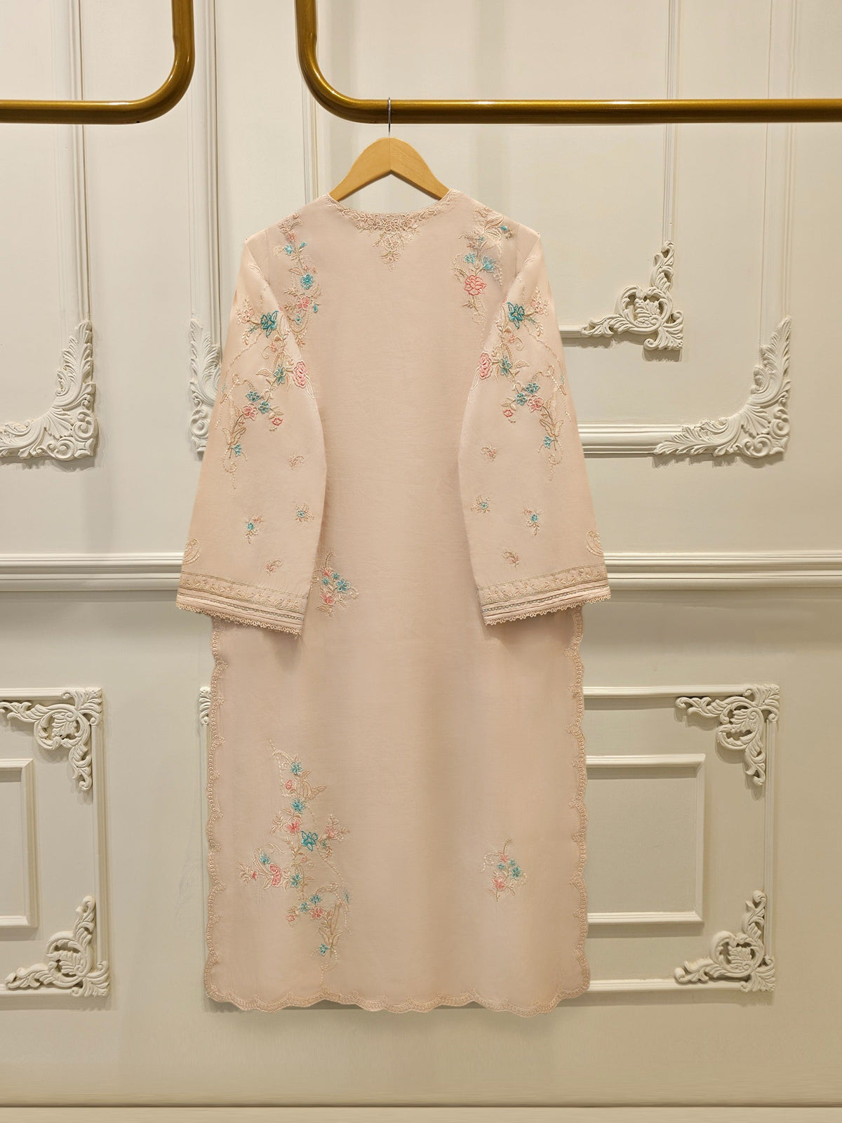 3 Piece - Pure Khaddi Silk Embroidered Suit S115379