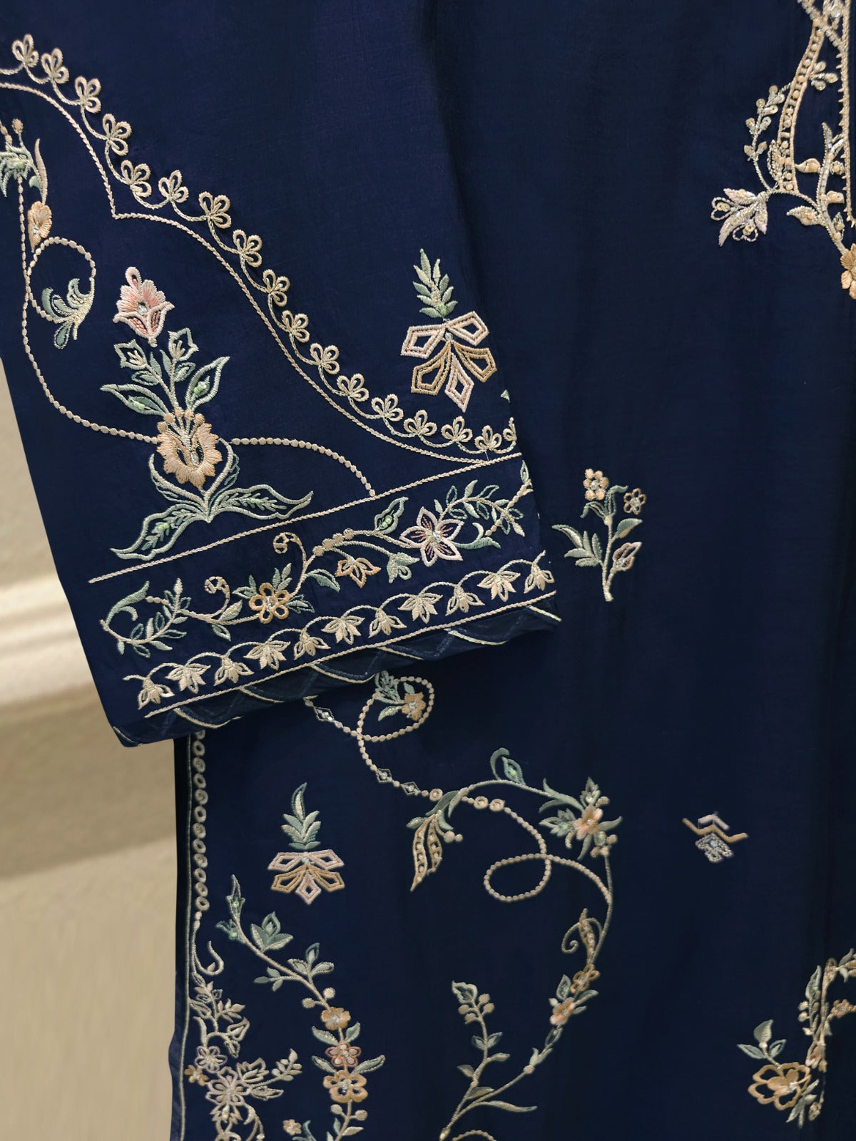 3 Piece - Pure Khaddi Silk Embroidered Suit S115550