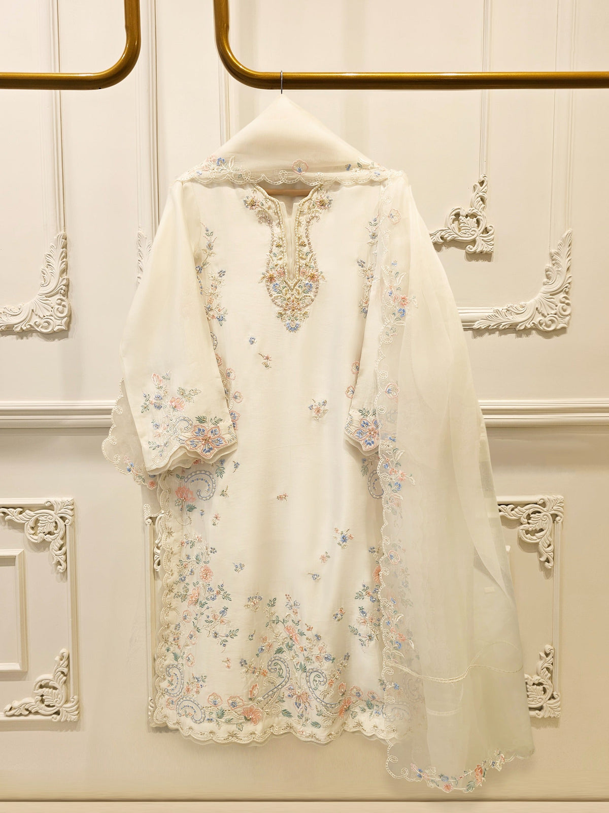 3 Piece- Pure Sheesha Silk Embroidered Suit S115680