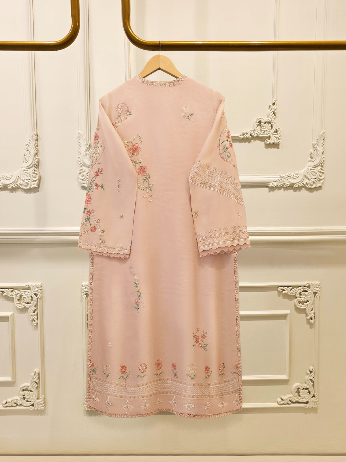 3 Piece - Pure Khaddi Silk Embroidered Suit S115694