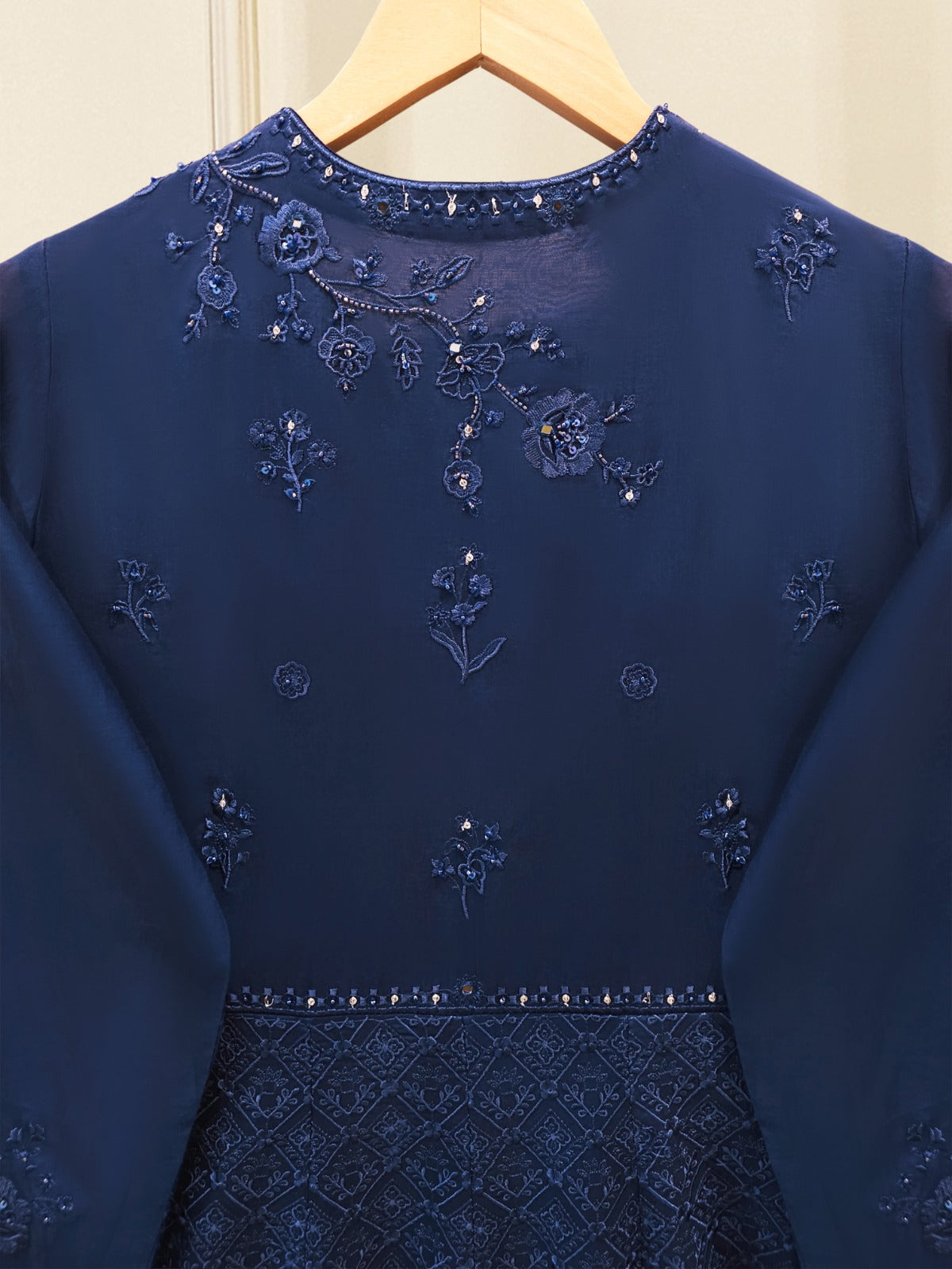 3 Piece - Pure Khaddi Silk Embroidered Suit S115707