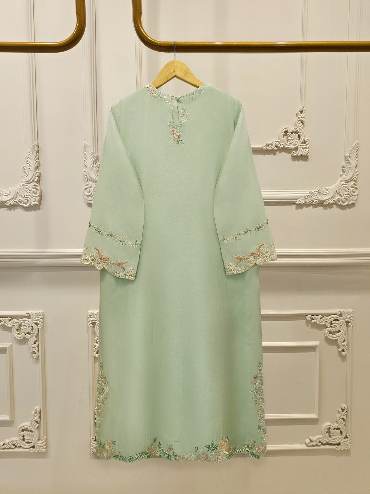 3 Piece- Pure Sheesha Silk Embroidered Suit S113491