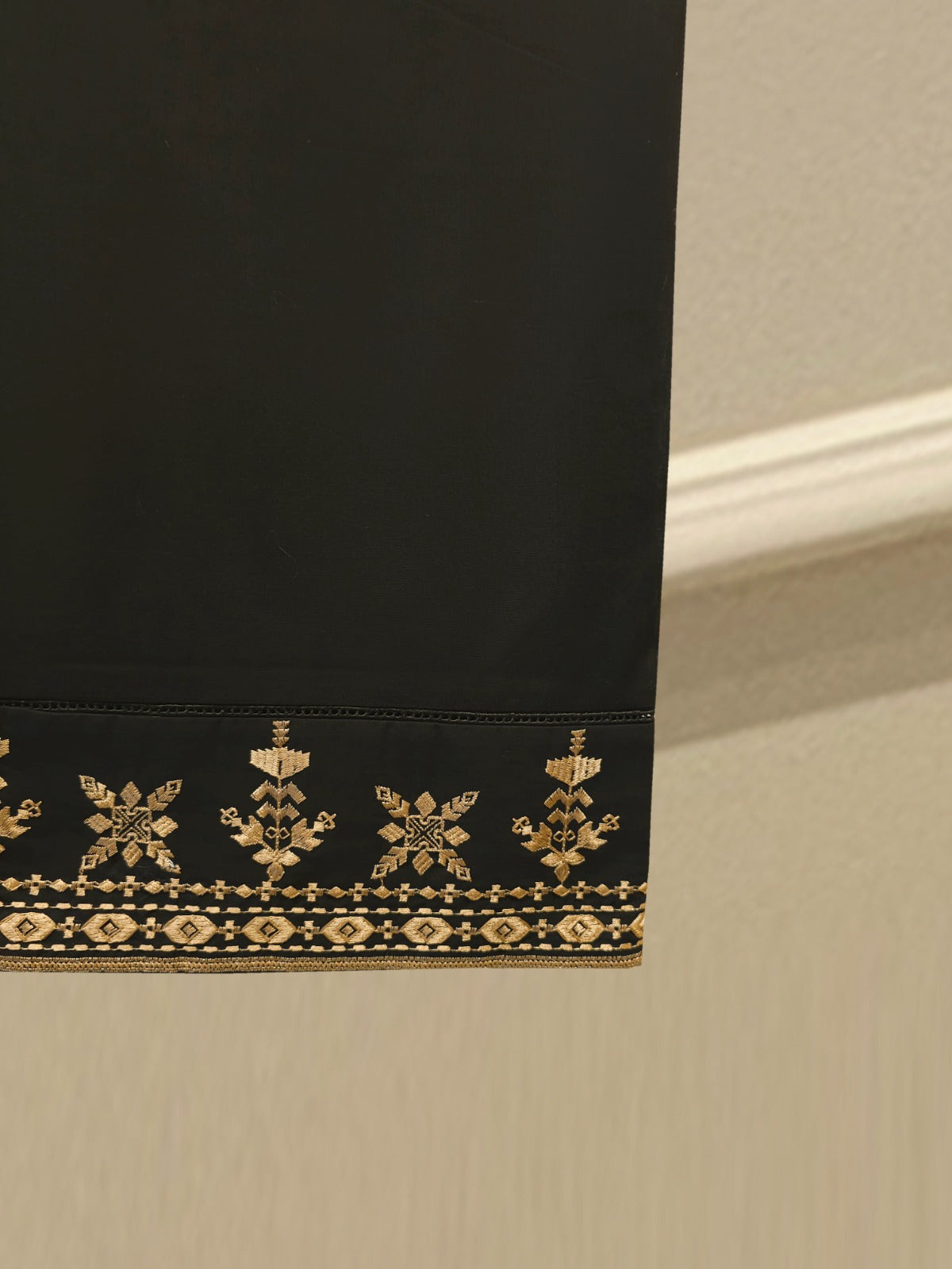 Embroidered Lawn Shalwar PNT0388