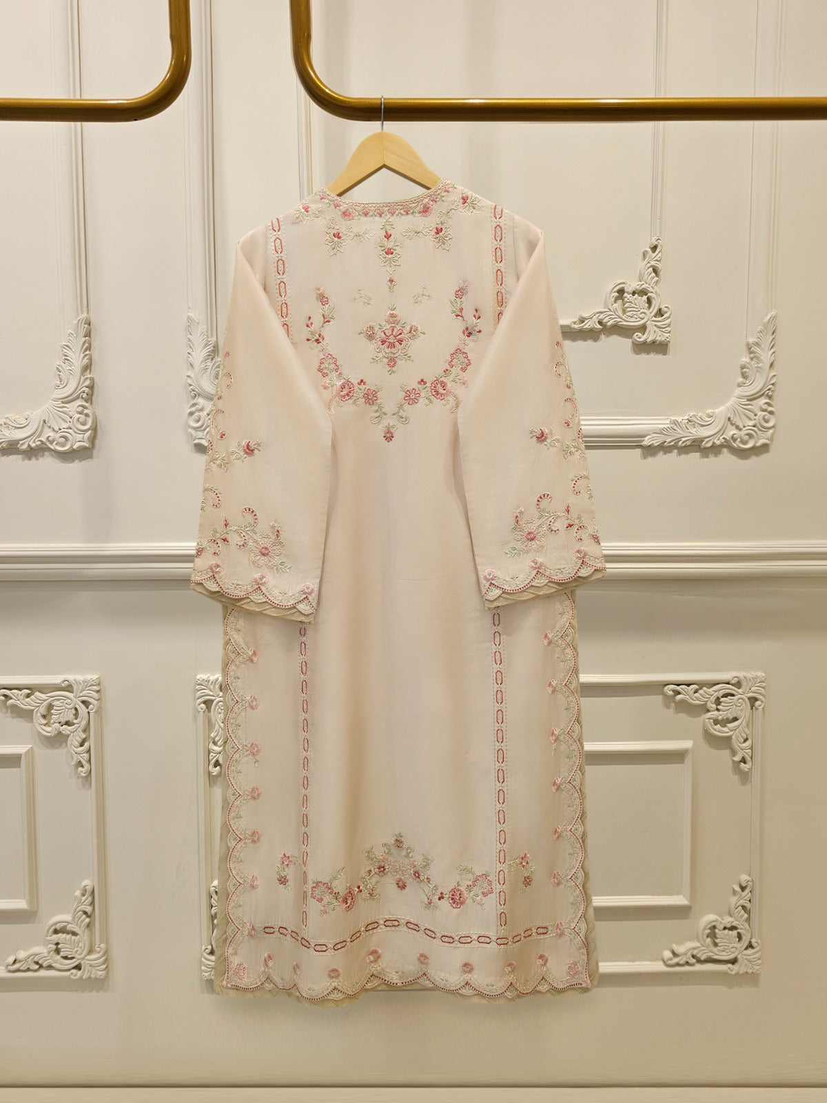 3 Piece- Pure Sheesha Silk Embroidered Suit S114755