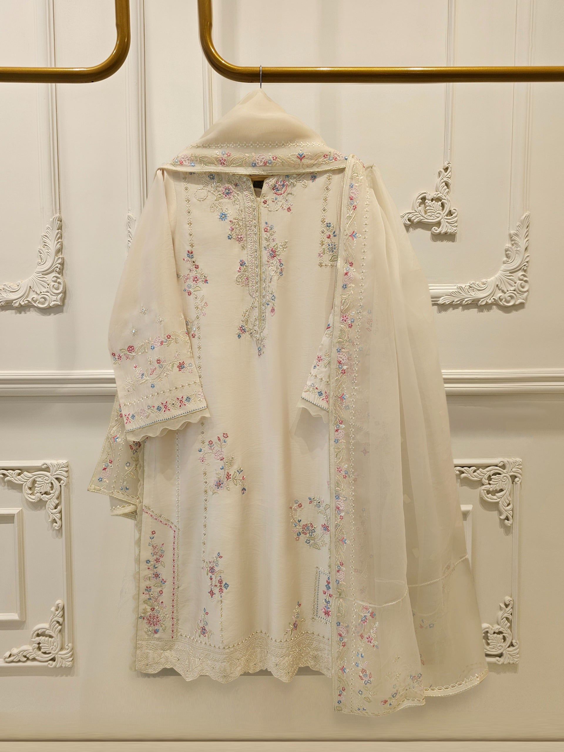 3 Piece- Pure Sheesha Silk Embroidered Suit S114942
